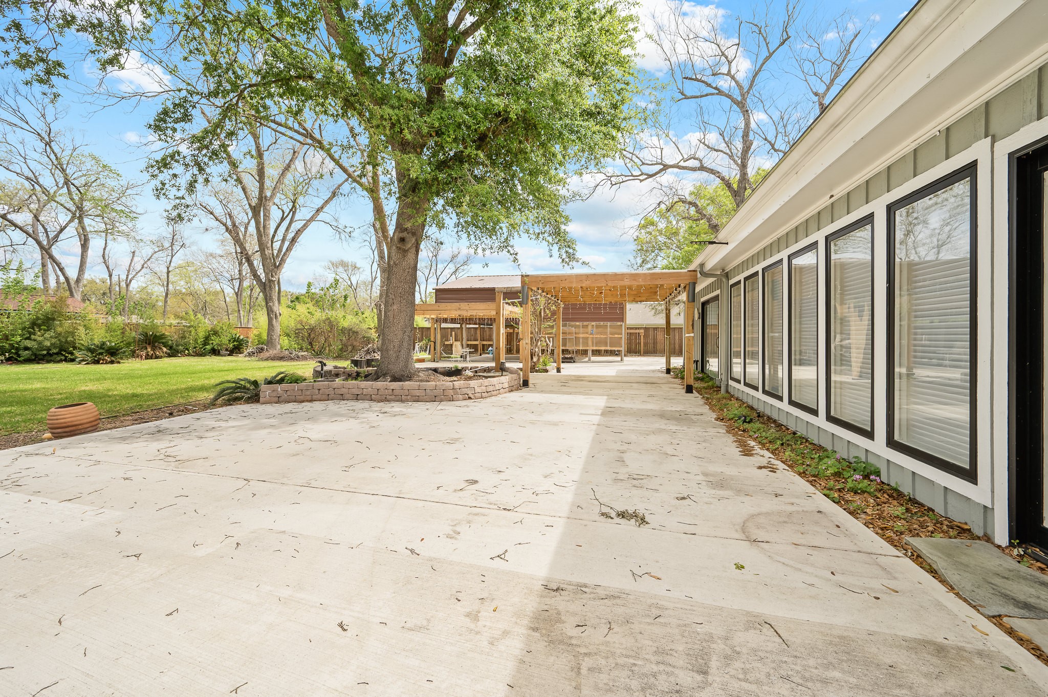 2111 N Galveston Avenue Property Photo 44