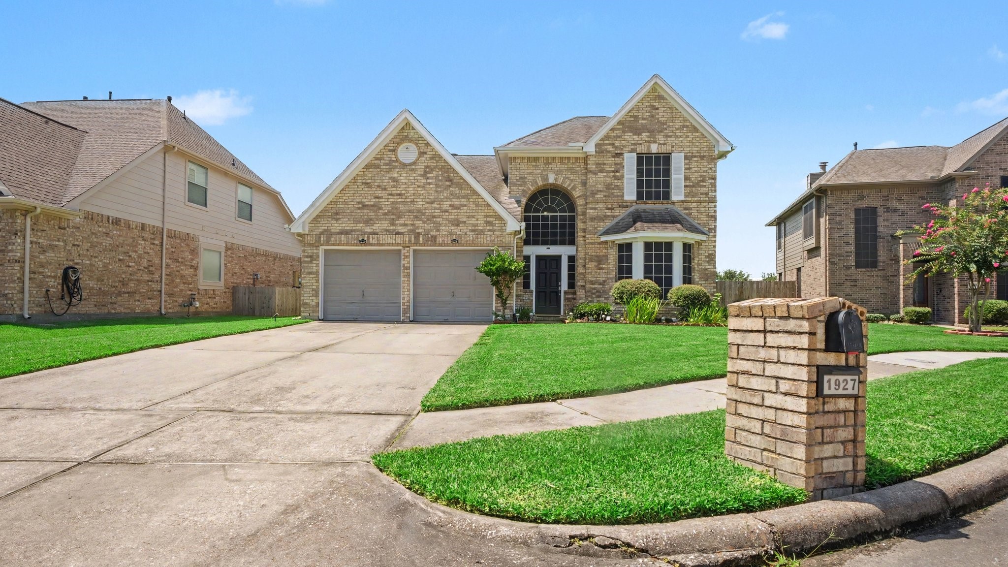 1927 Pinewood Court Property Photo 3
