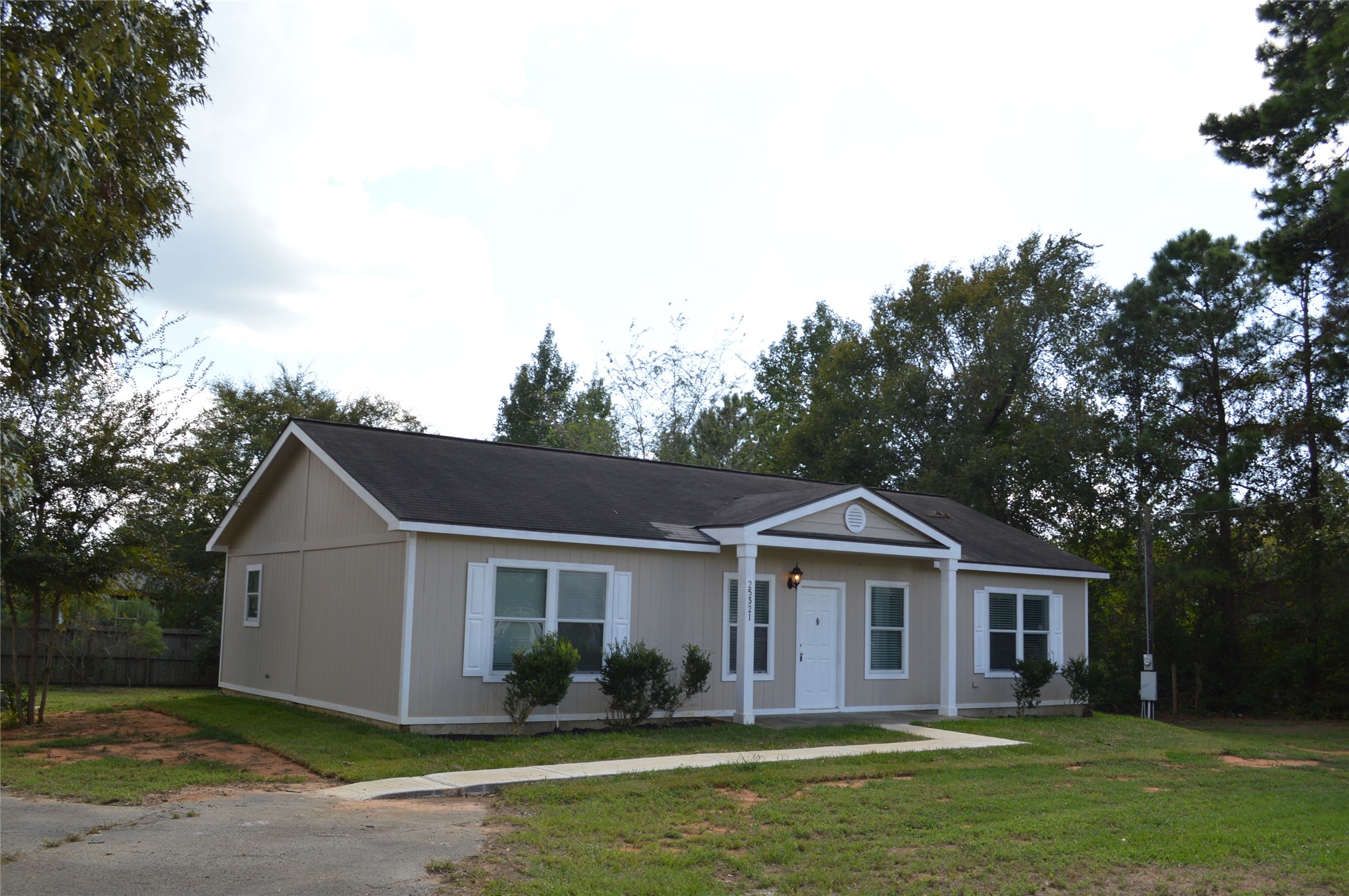25321 Bluff View Court Property Photo 1