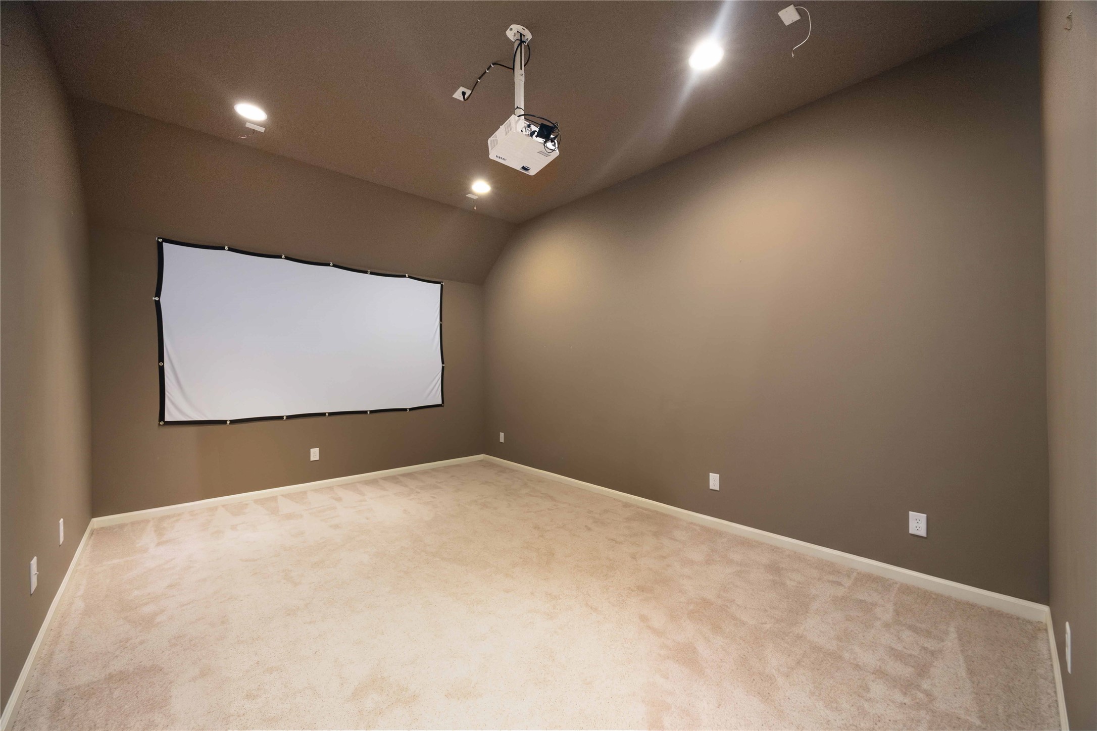 2712 Green Mountain Drive Property Photo 24