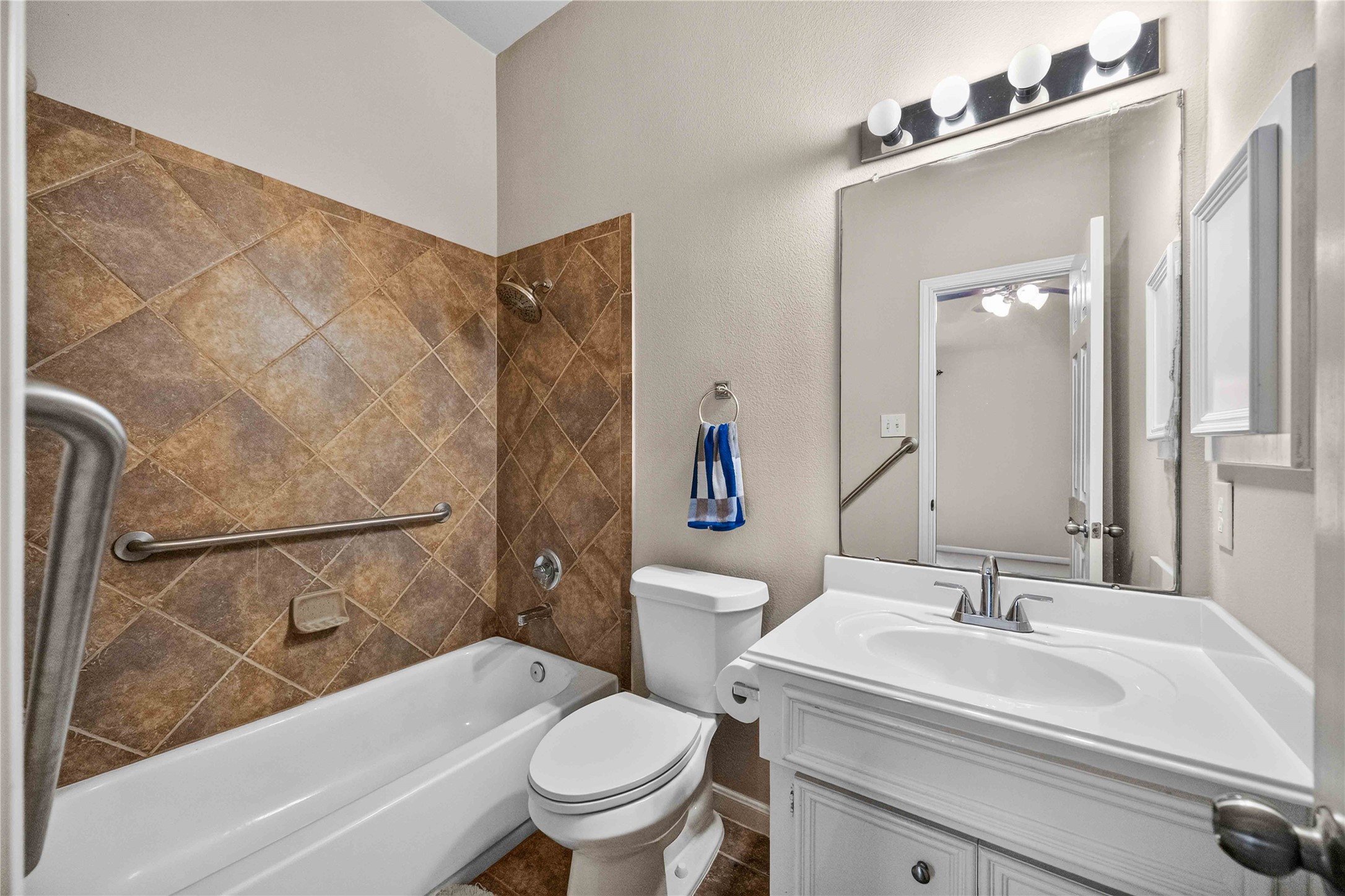 2712 Green Mountain Drive Property Photo 28