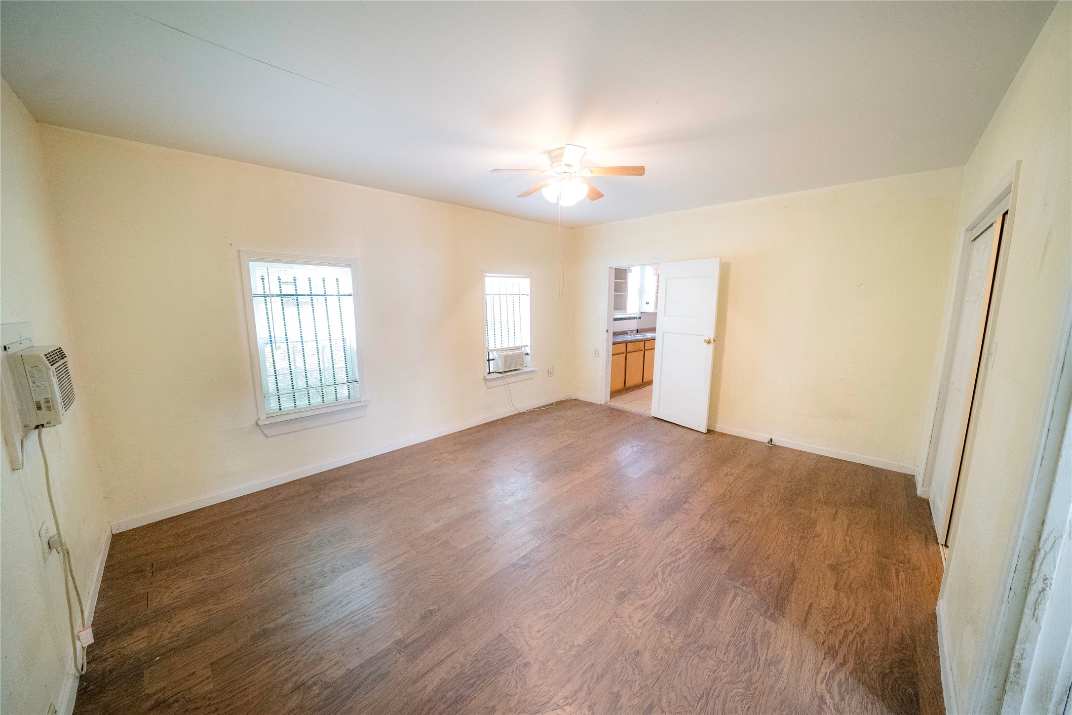 2303 Chestnut Street A Property Photo 3