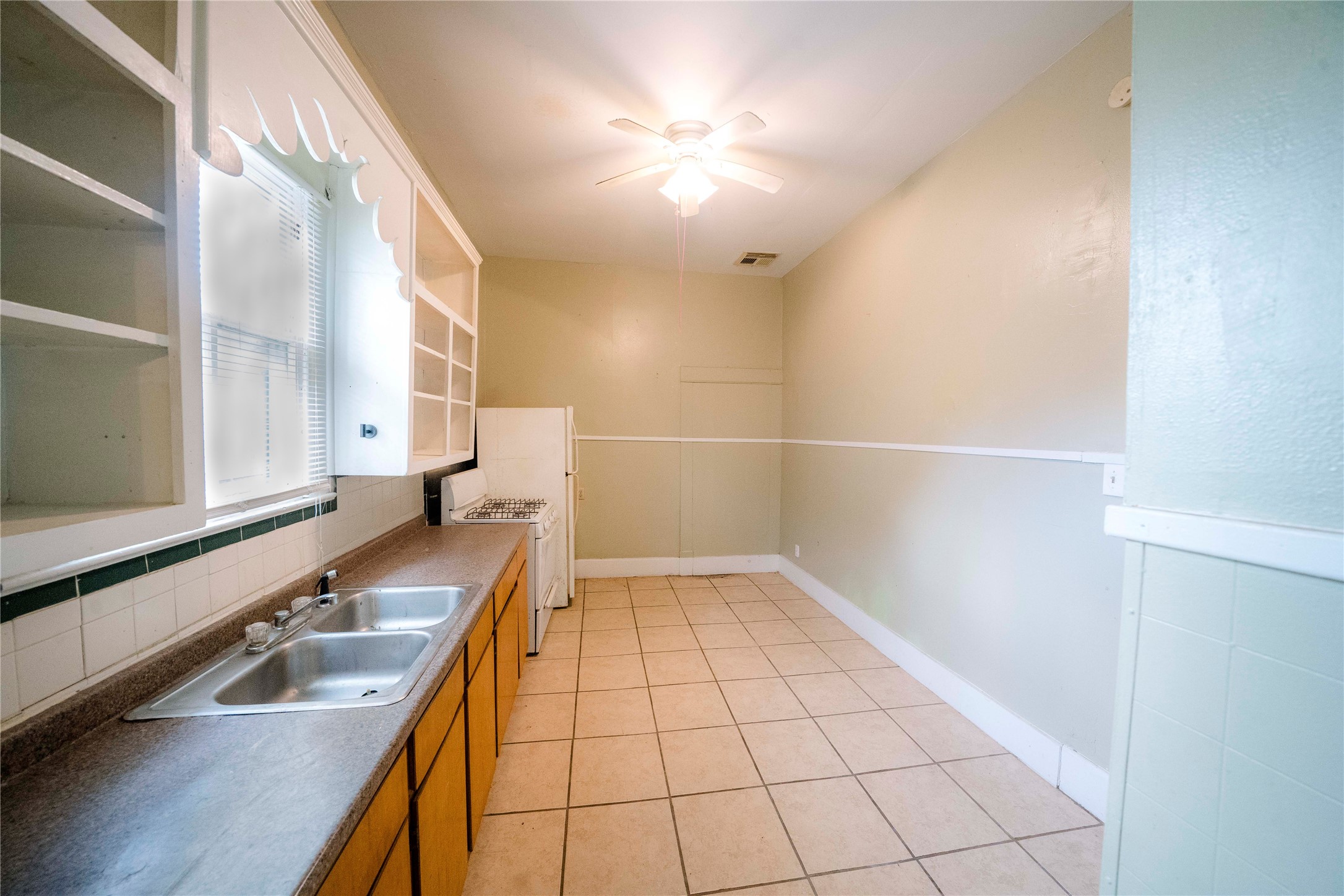 2303 Chestnut Street A Property Photo 9