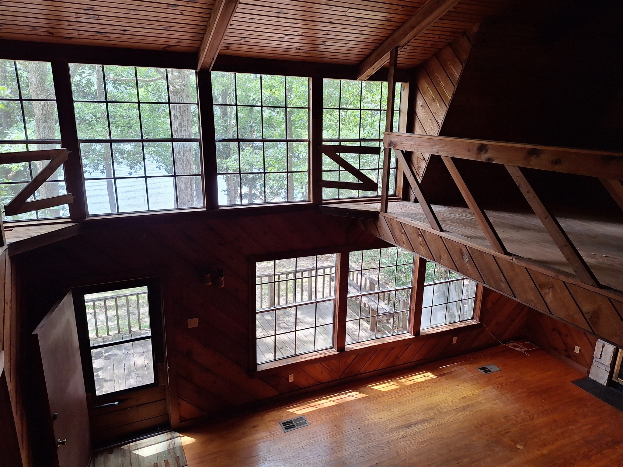 492 Sherwood Forest W Property Photo 2