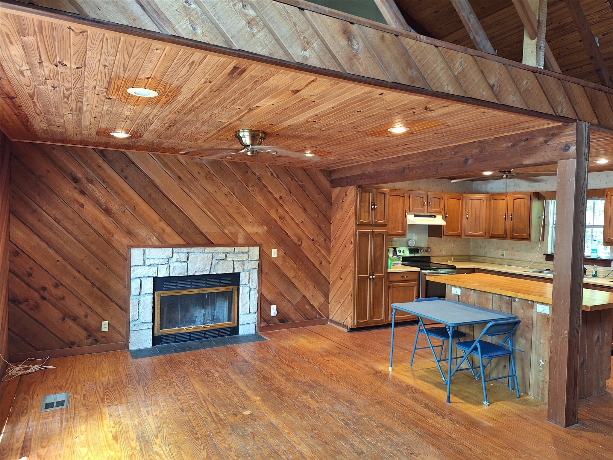 492 Sherwood Forest W Property Photo 5