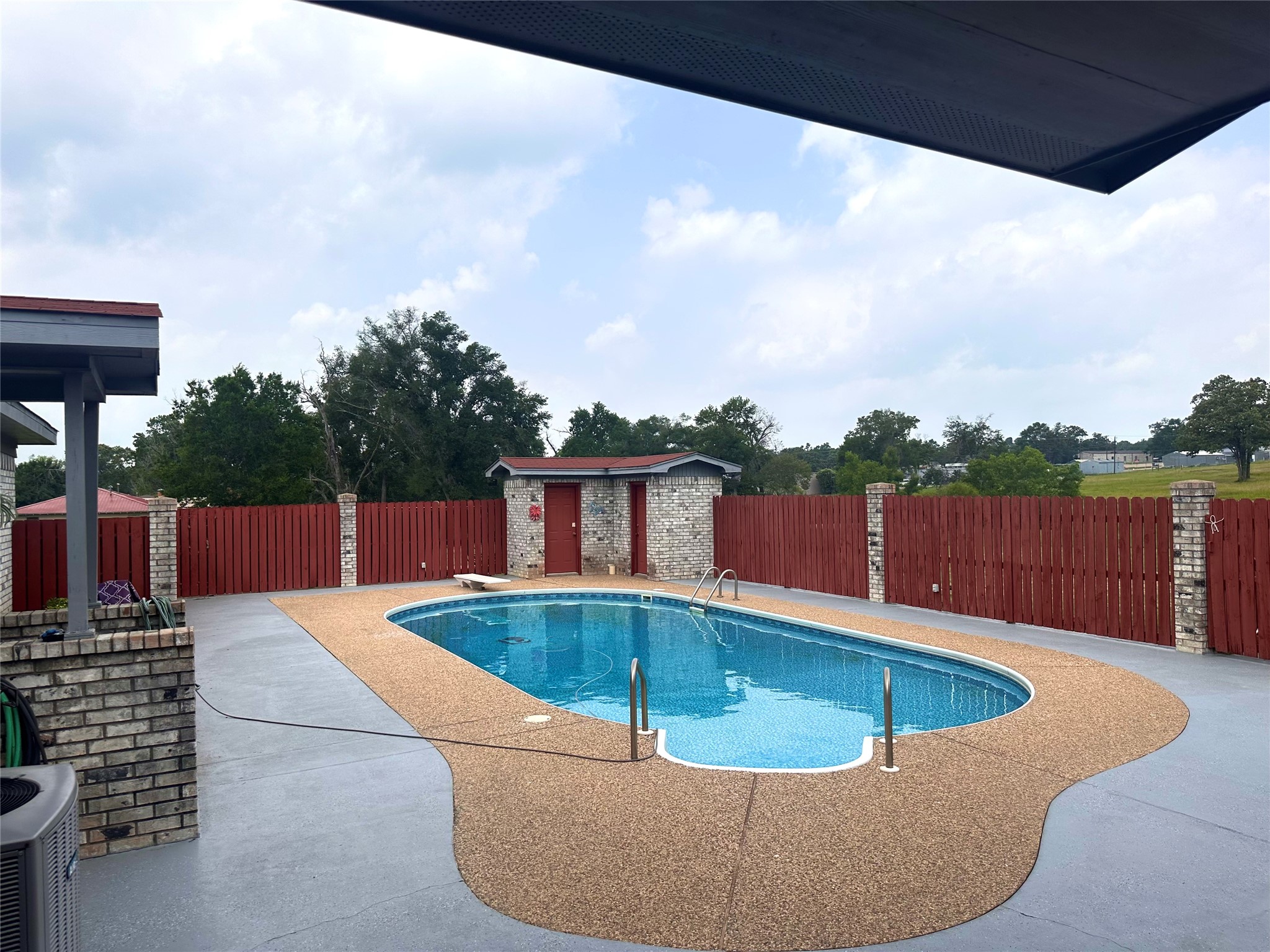 201 Kennard Street Property Photo 6