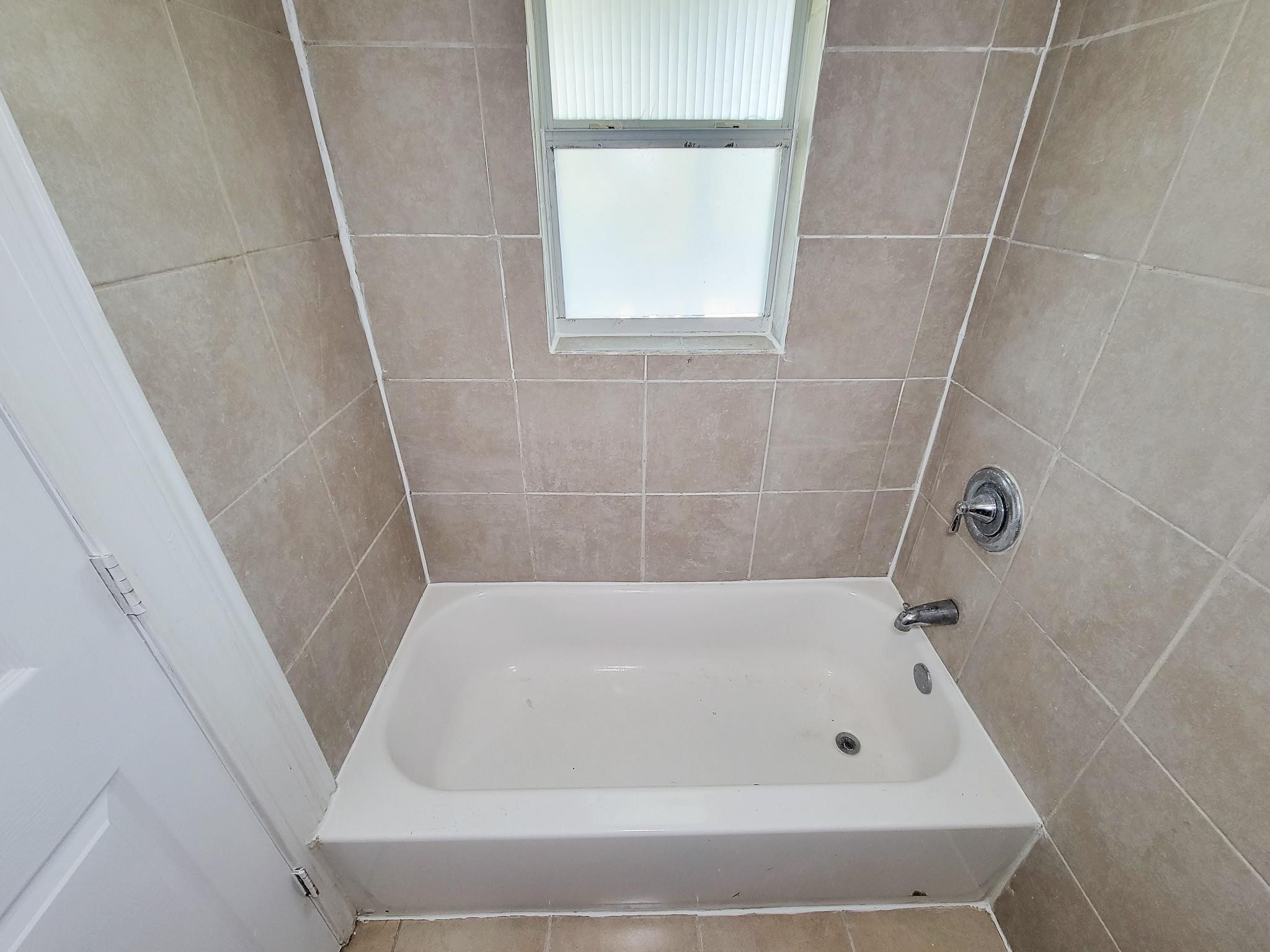 711 Avenue A 3 Property Photo 18
