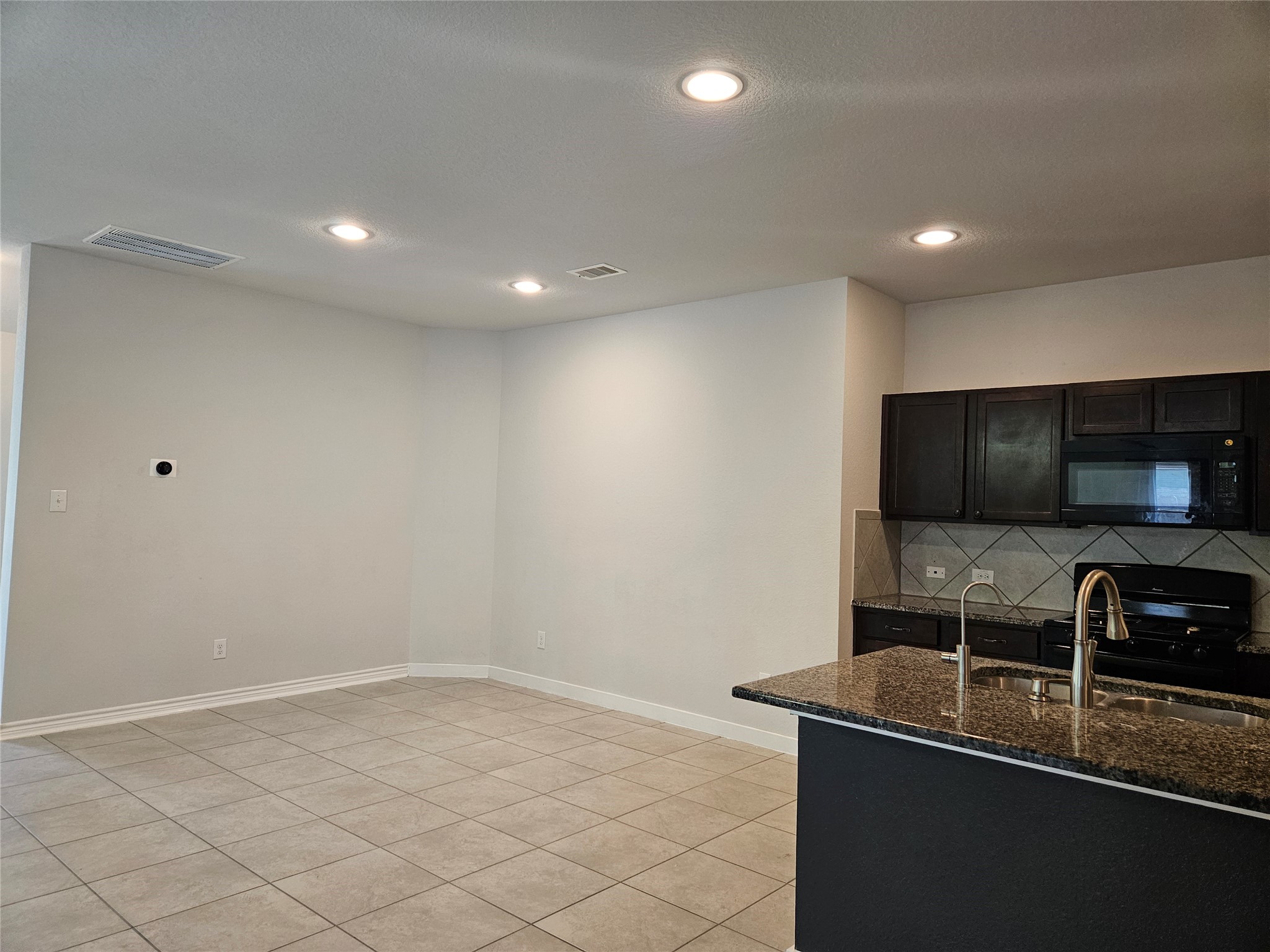2833 Bretton Woods Drive Property Photo 4