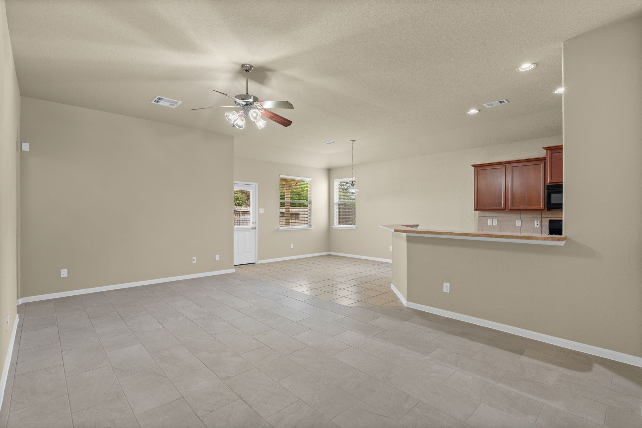 26350 Longview Creek Drive Property Photo 4
