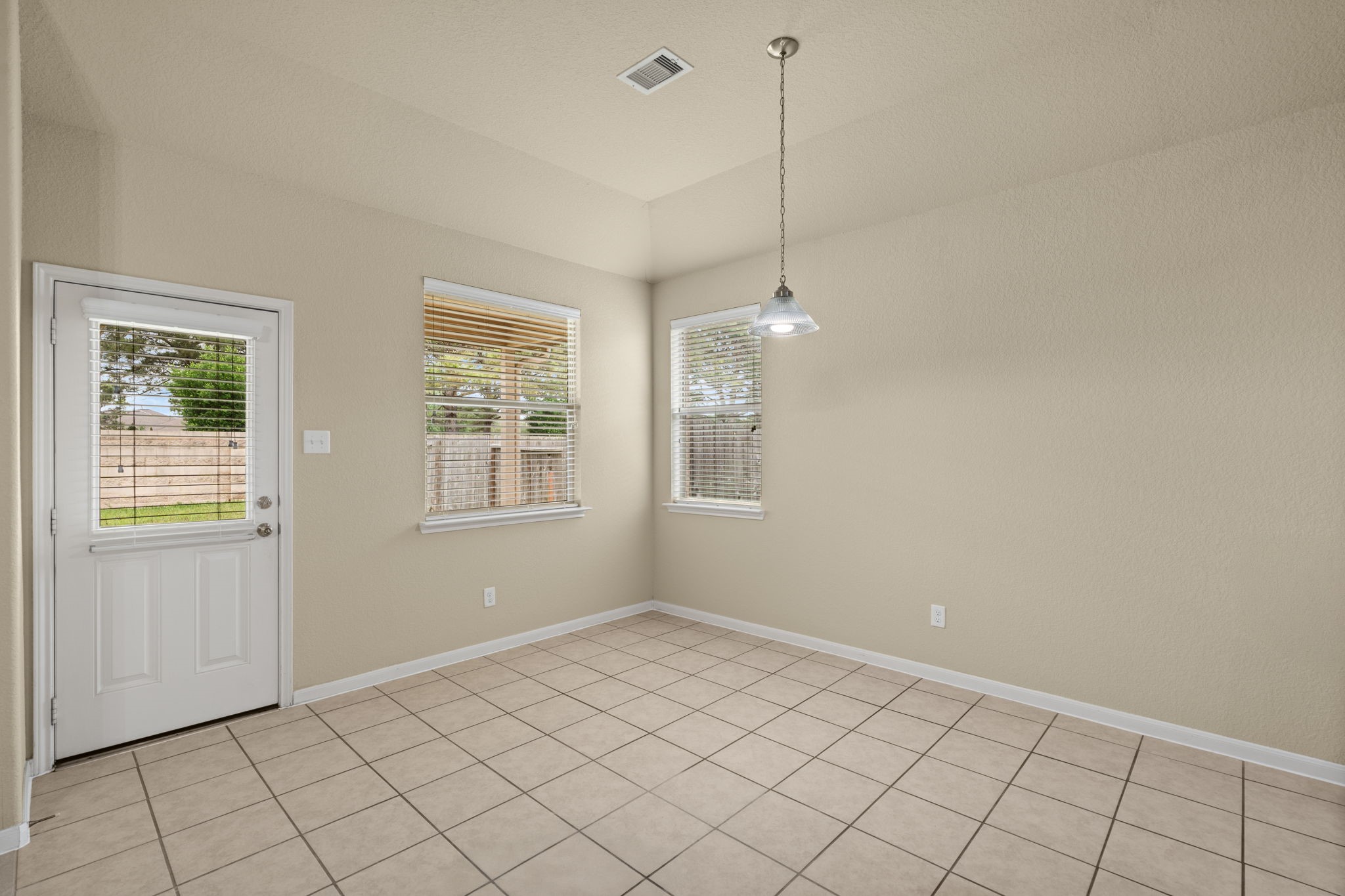 26350 Longview Creek Drive Property Photo 7