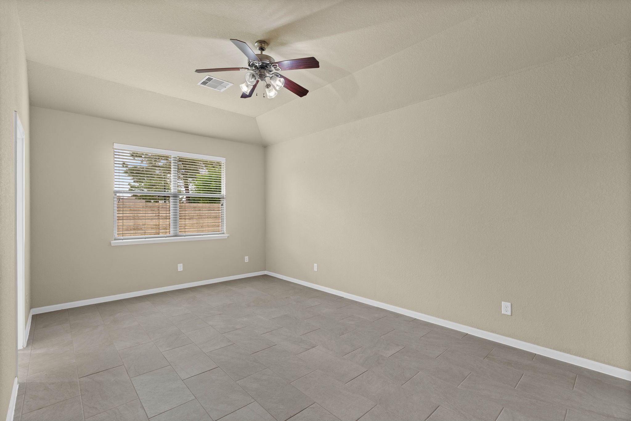 26350 Longview Creek Drive Property Photo 11