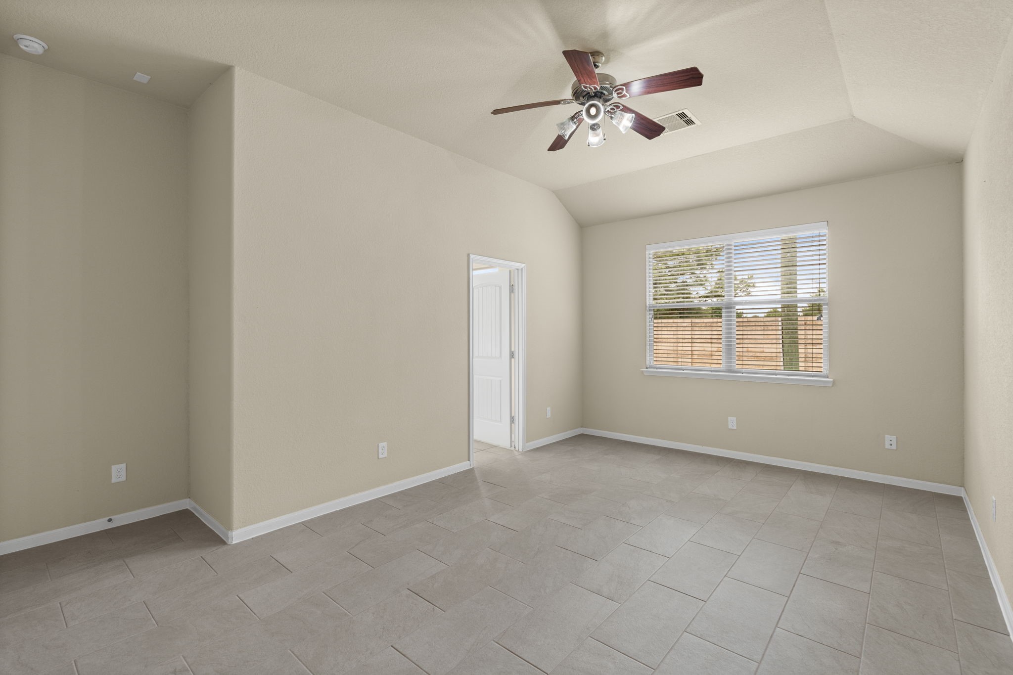 26350 Longview Creek Drive Property Photo 12