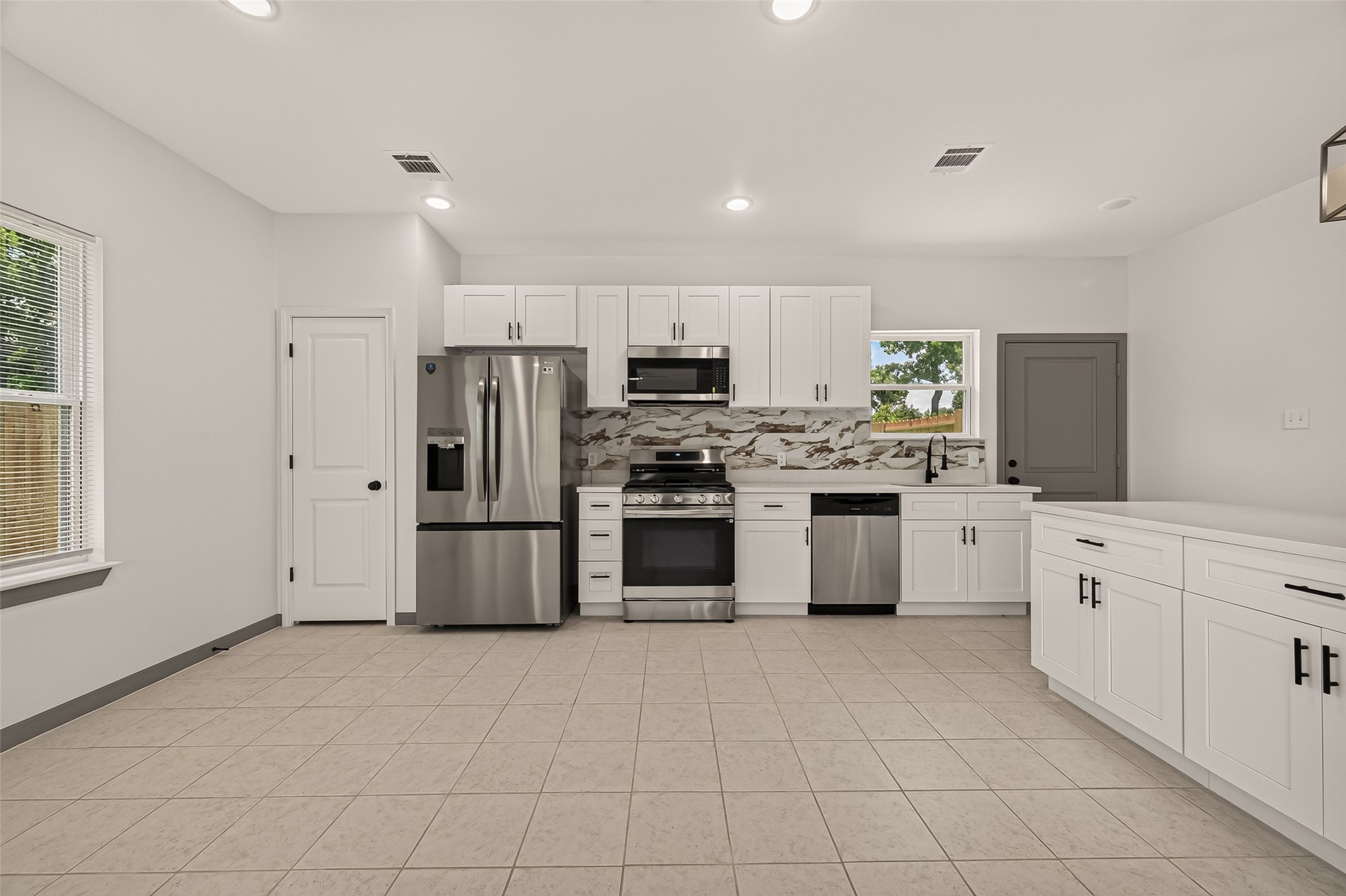 8306 Tidwell Road B Property Photo 6