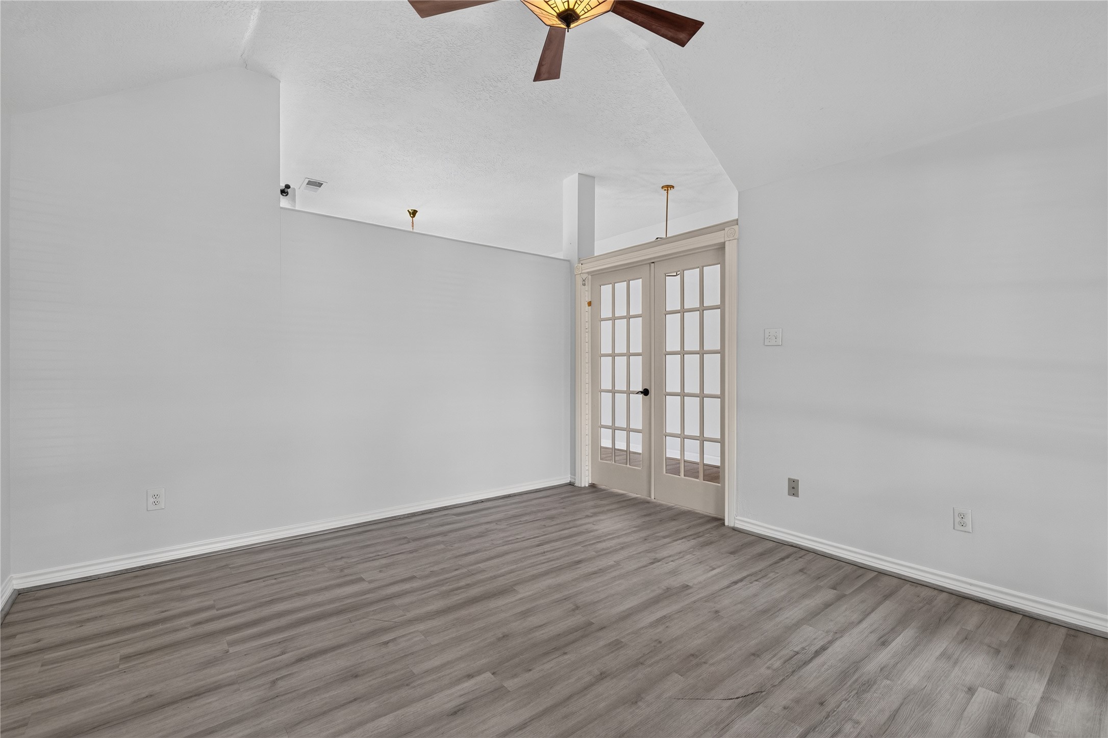 7206 Glen Rosa Drive Property Photo 8