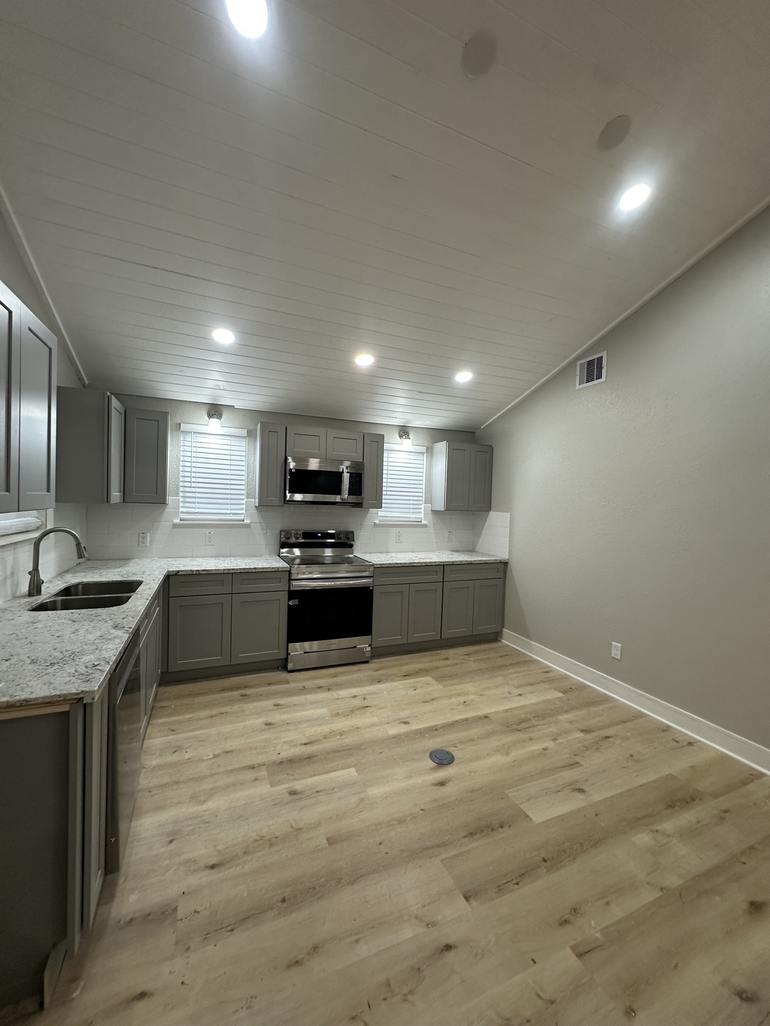 8223 Wallis Street Property Photo 11