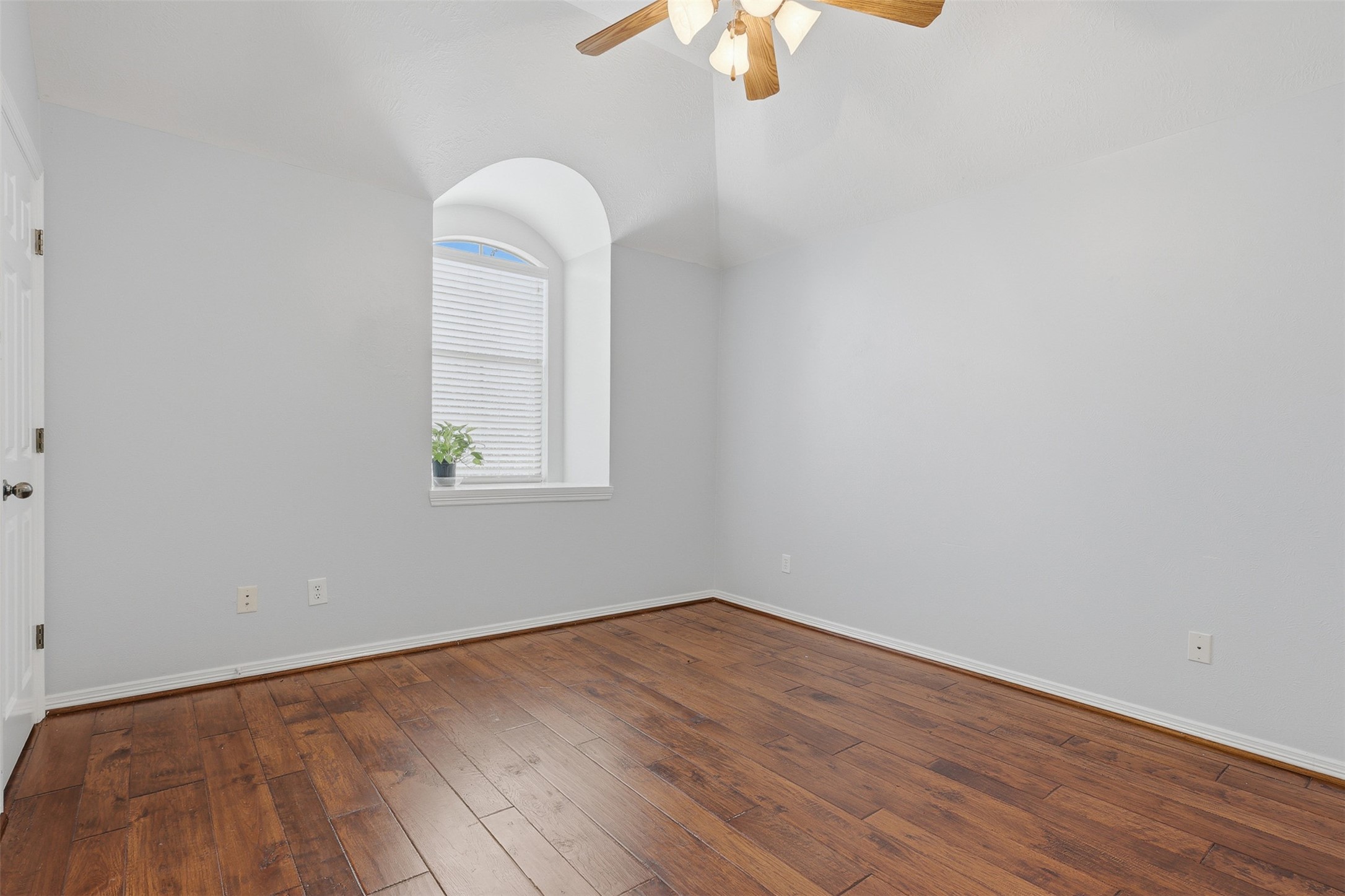 1906 Lake Grayson Drive Property Photo 33