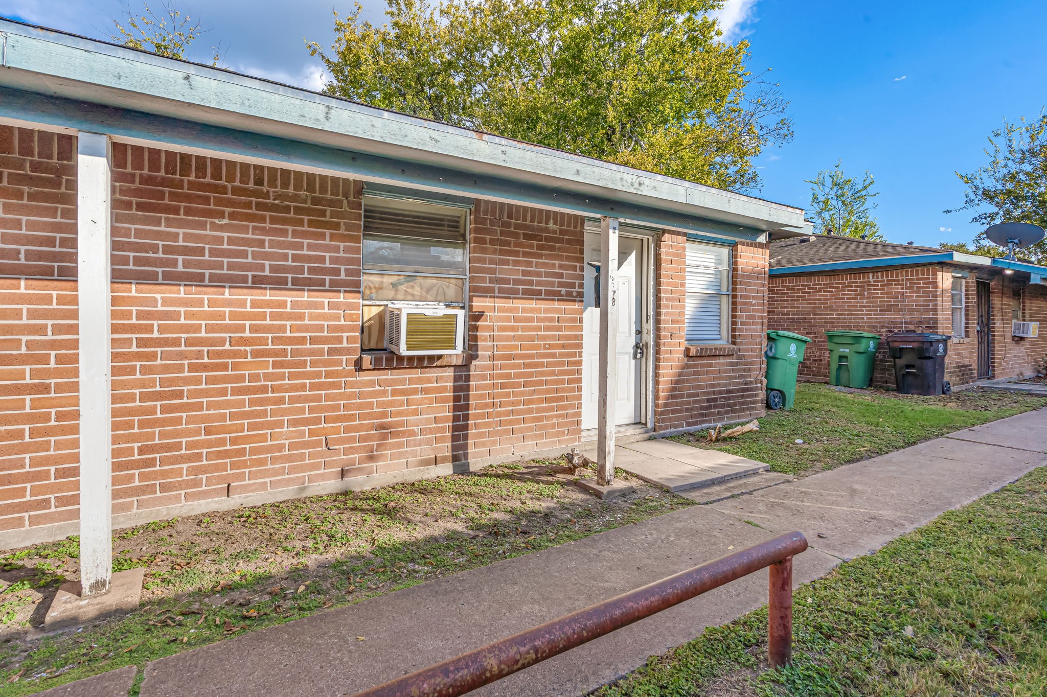 4718 Carmen Street B Property Photo 2