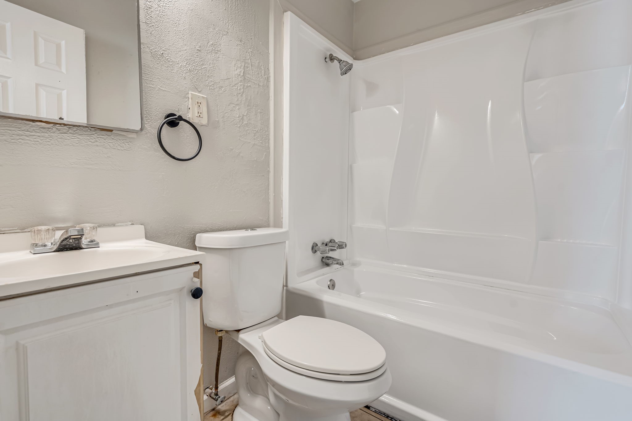 4718 Carmen Street B Property Photo 6