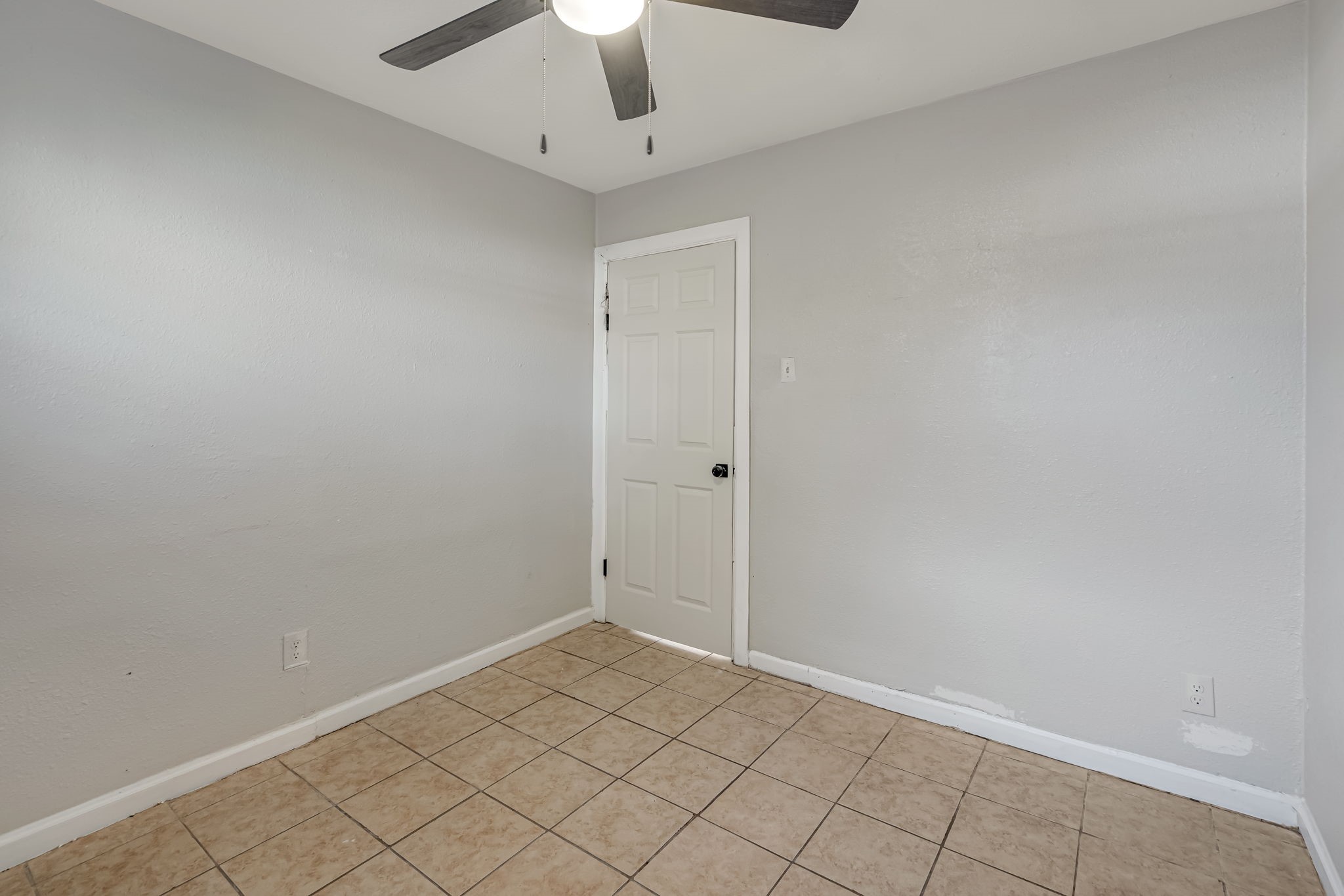 4718 Carmen Street B Property Photo 8