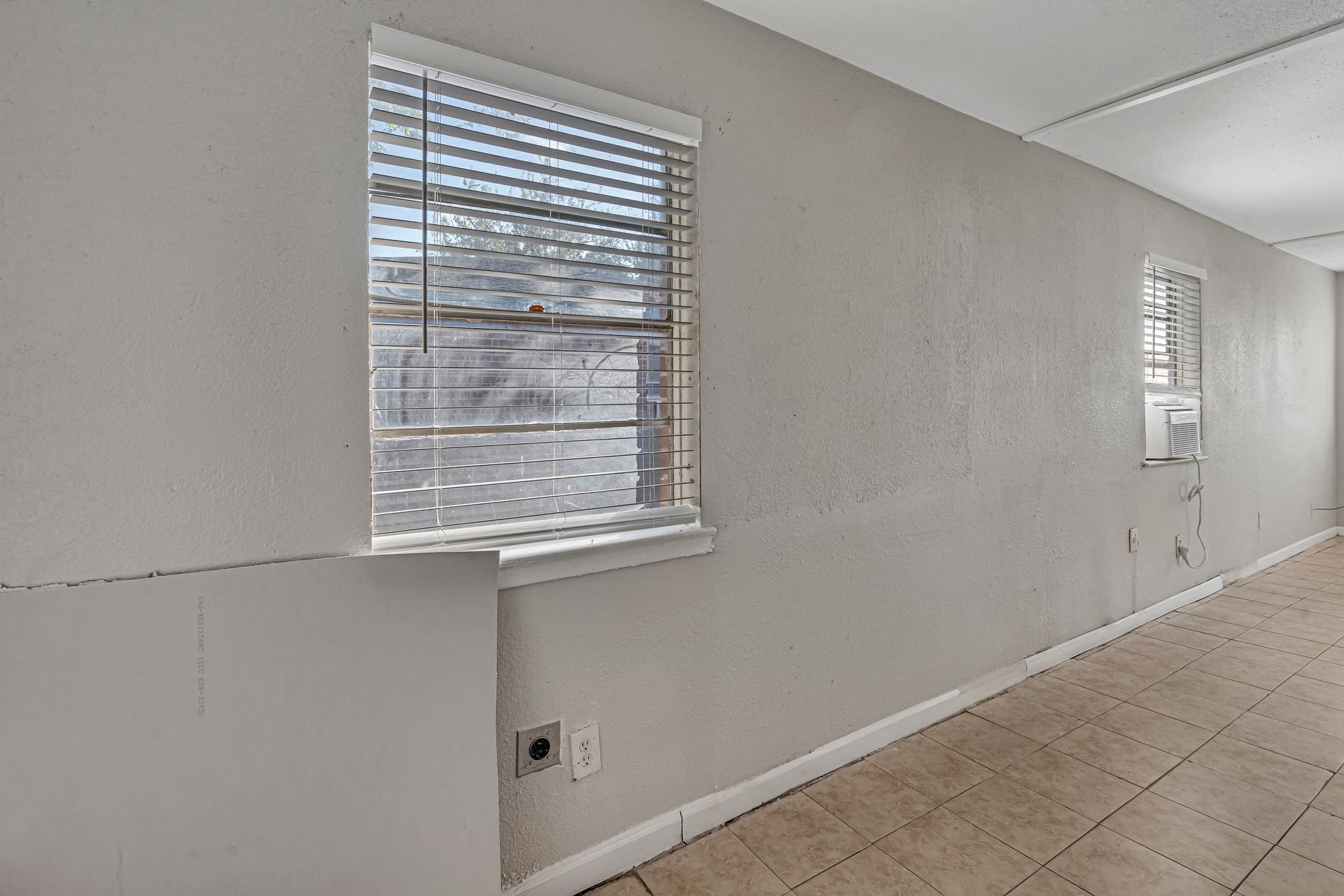 4718 Carmen Street B Property Photo 10