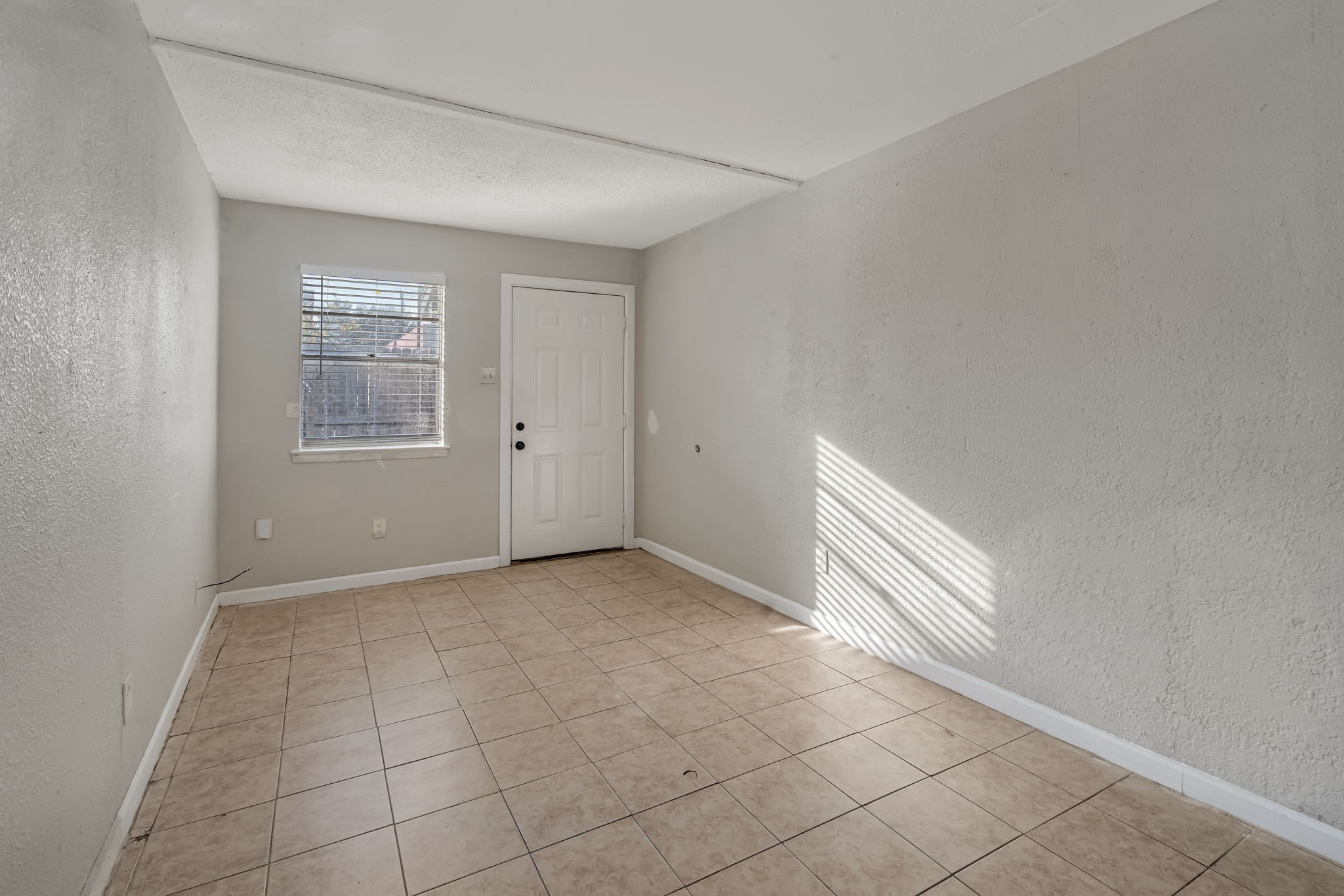 4718 Carmen Street B Property Photo 11