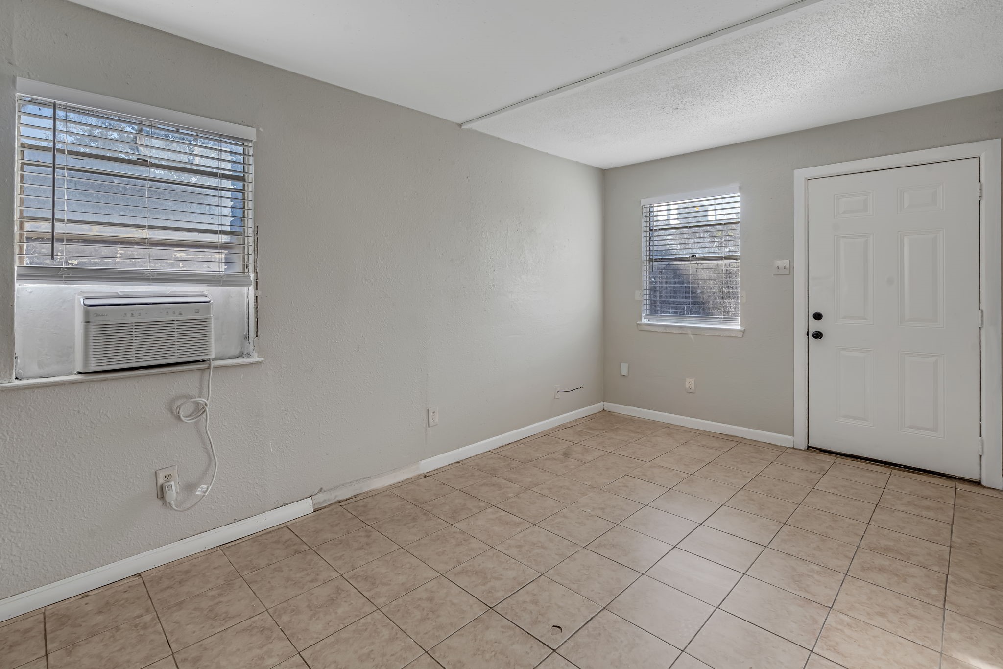 4718 Carmen Street B Property Photo 12