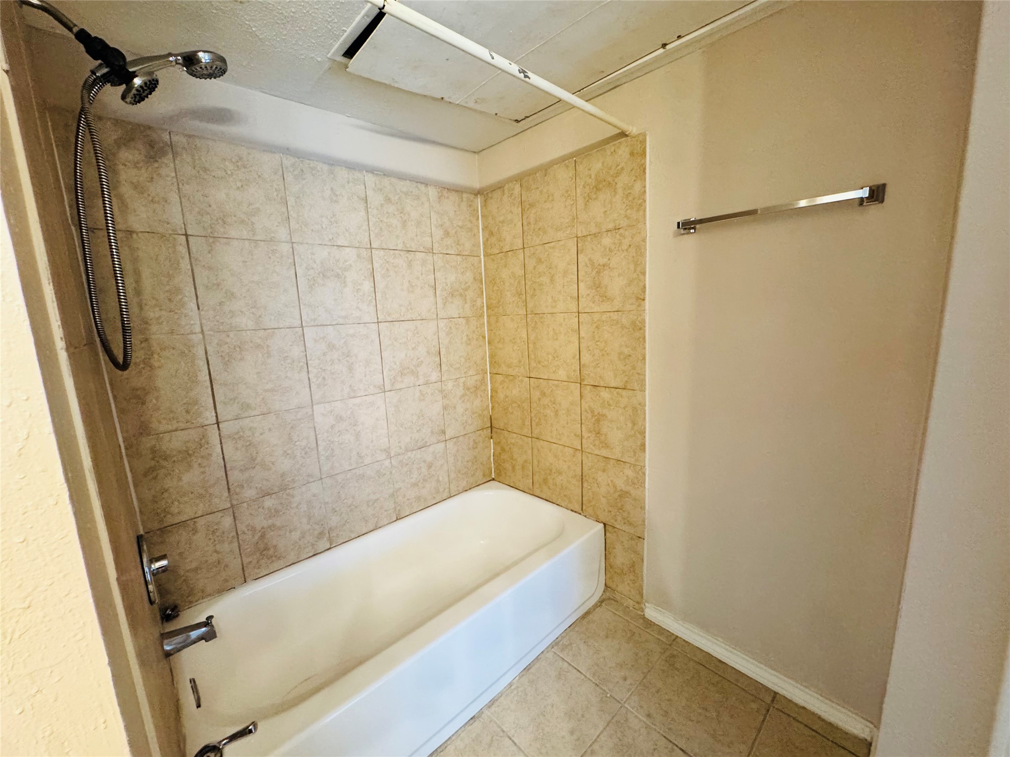 3100 Walnut Bend Lane 324 Property Photo 14