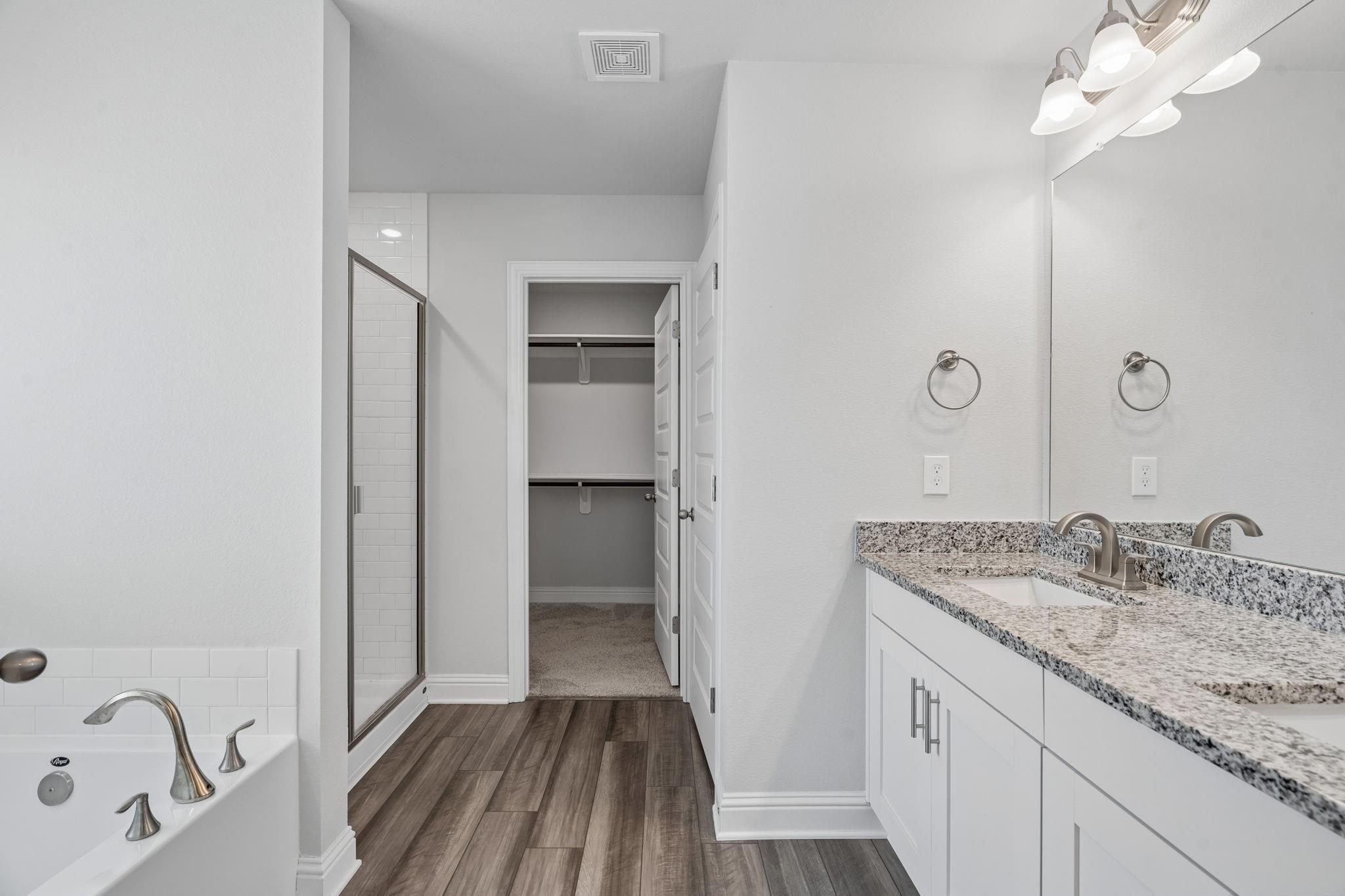 10 Gemstone Court, Angleton Tx 77515 Property Photo 6