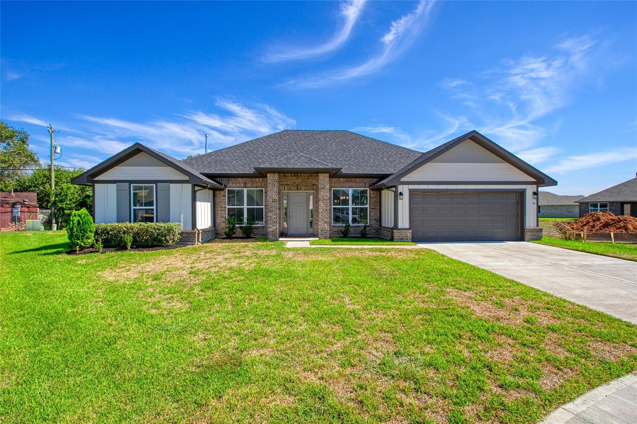 10 Gemstone Court, Angleton Tx 77515 Property Photo 8