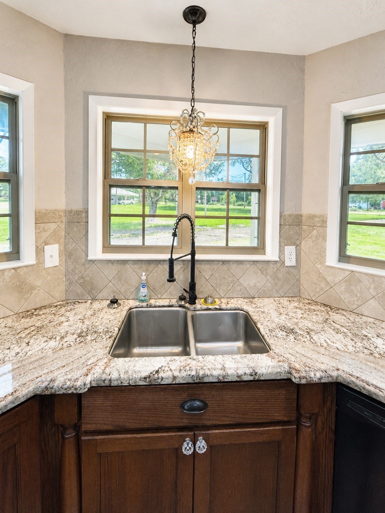 829 Fm 1004 W Property Photo 7