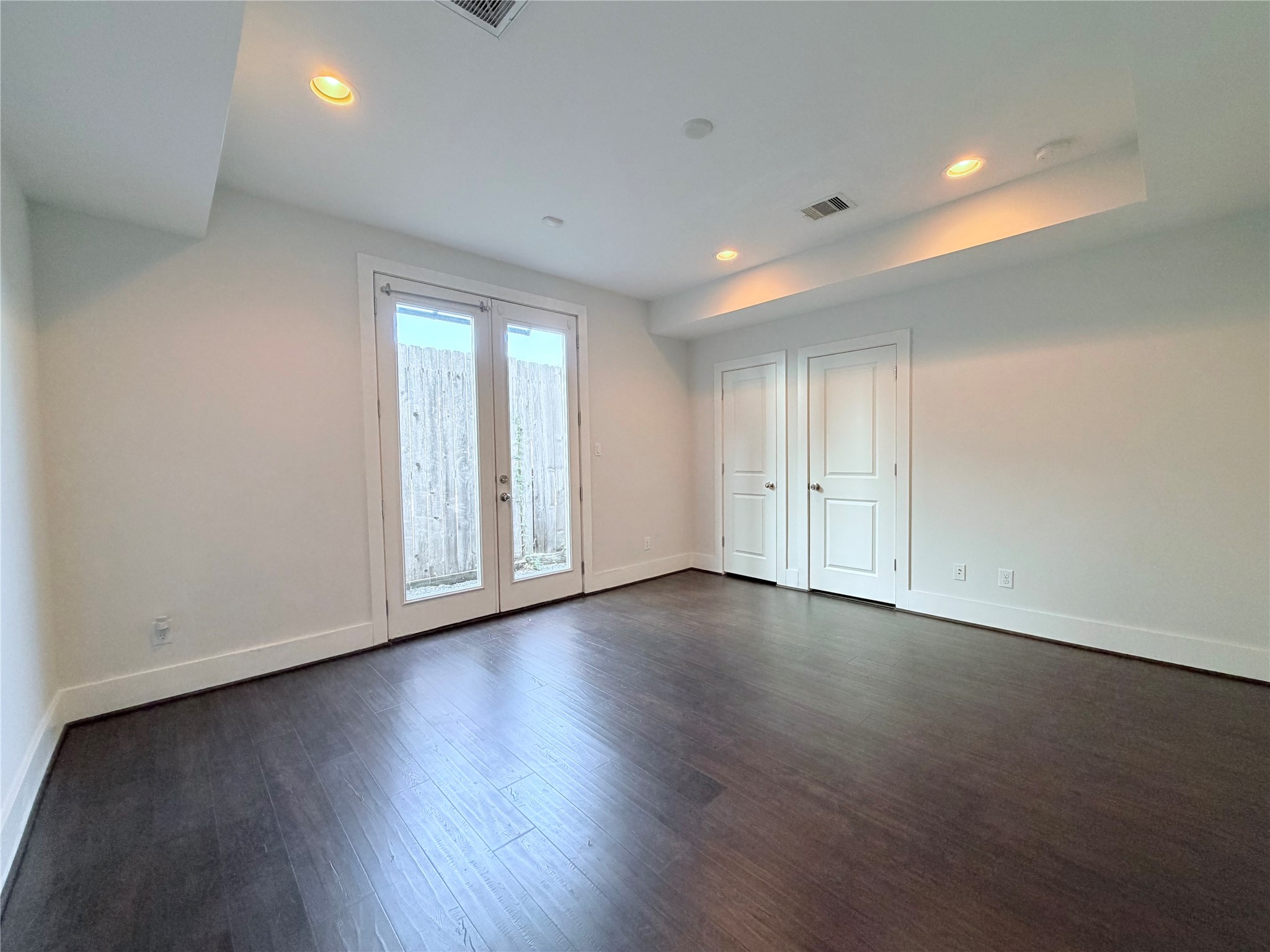2913 Leeland Street Property Photo 6
