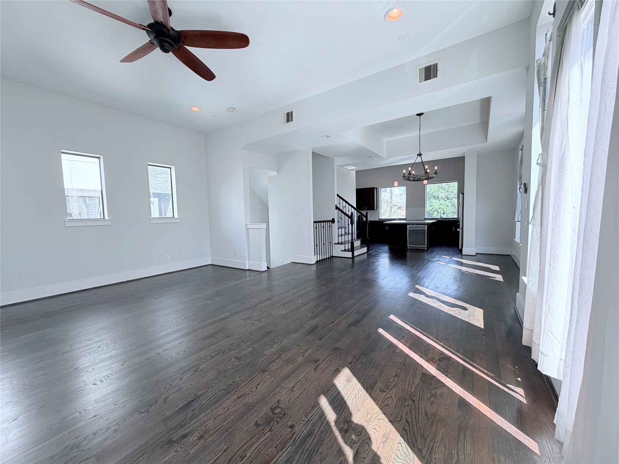 2913 Leeland Street Property Photo 12