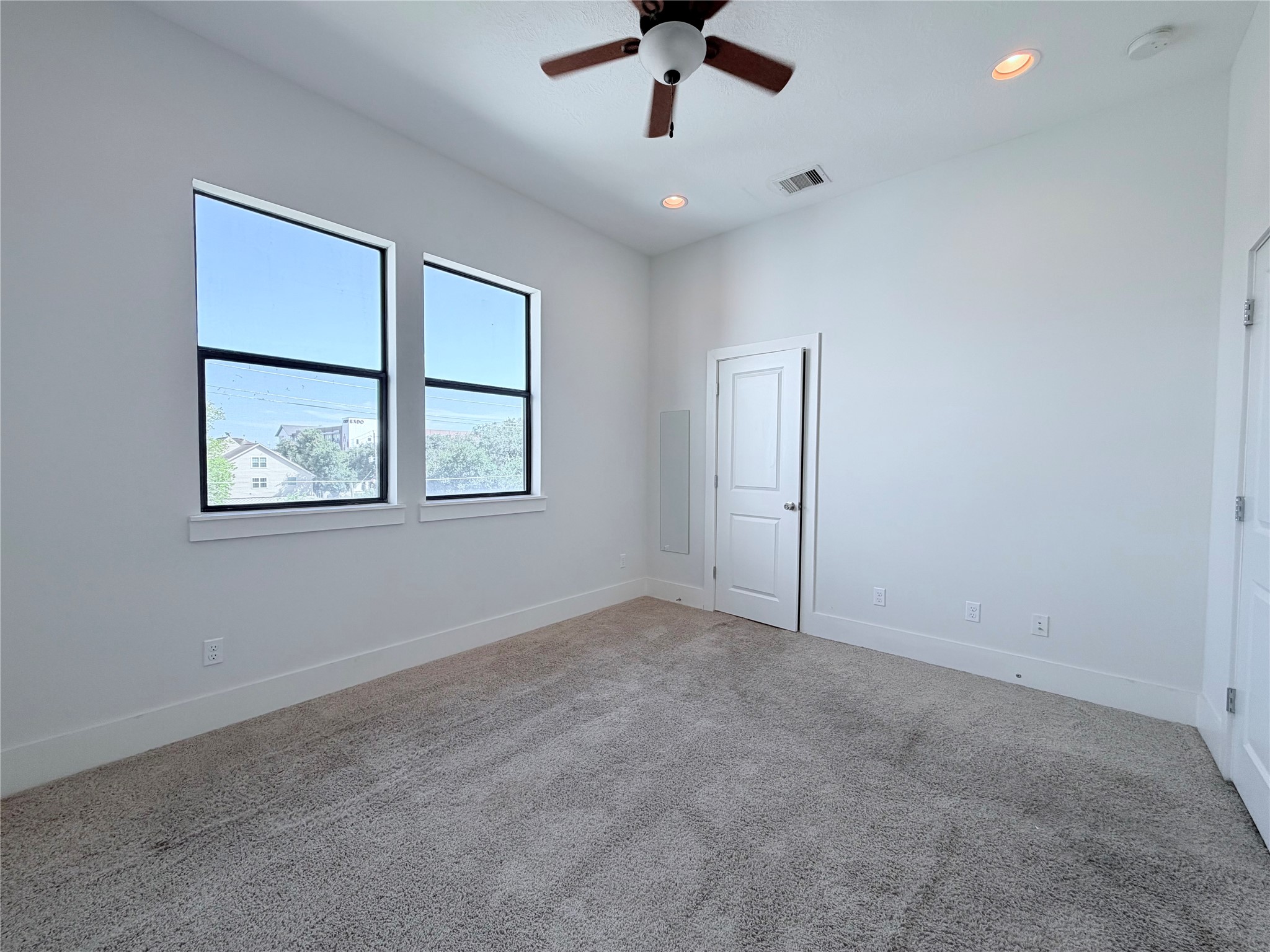 2913 Leeland Street Property Photo 21