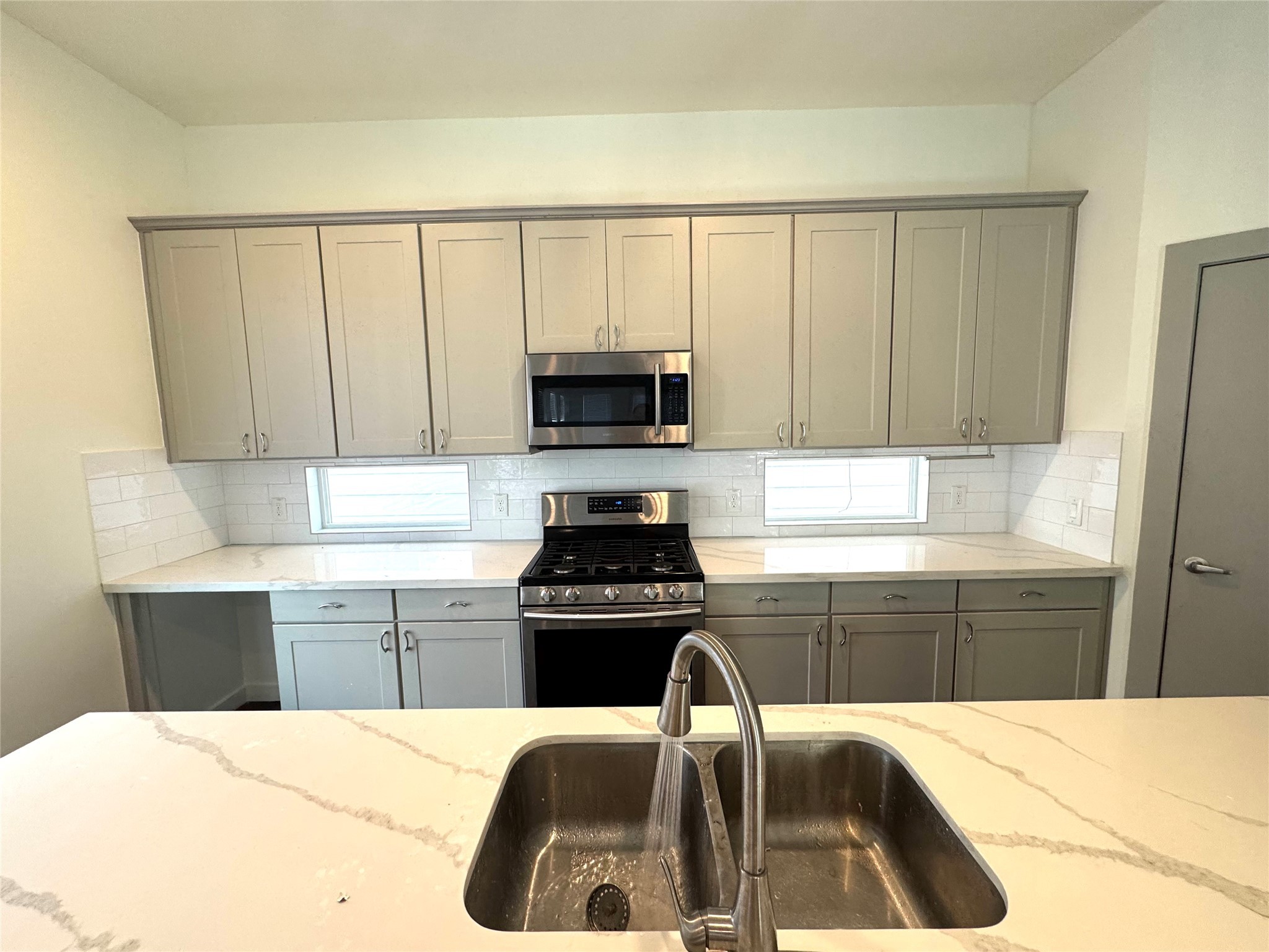 2405 Bastrop Street Property Photo 5