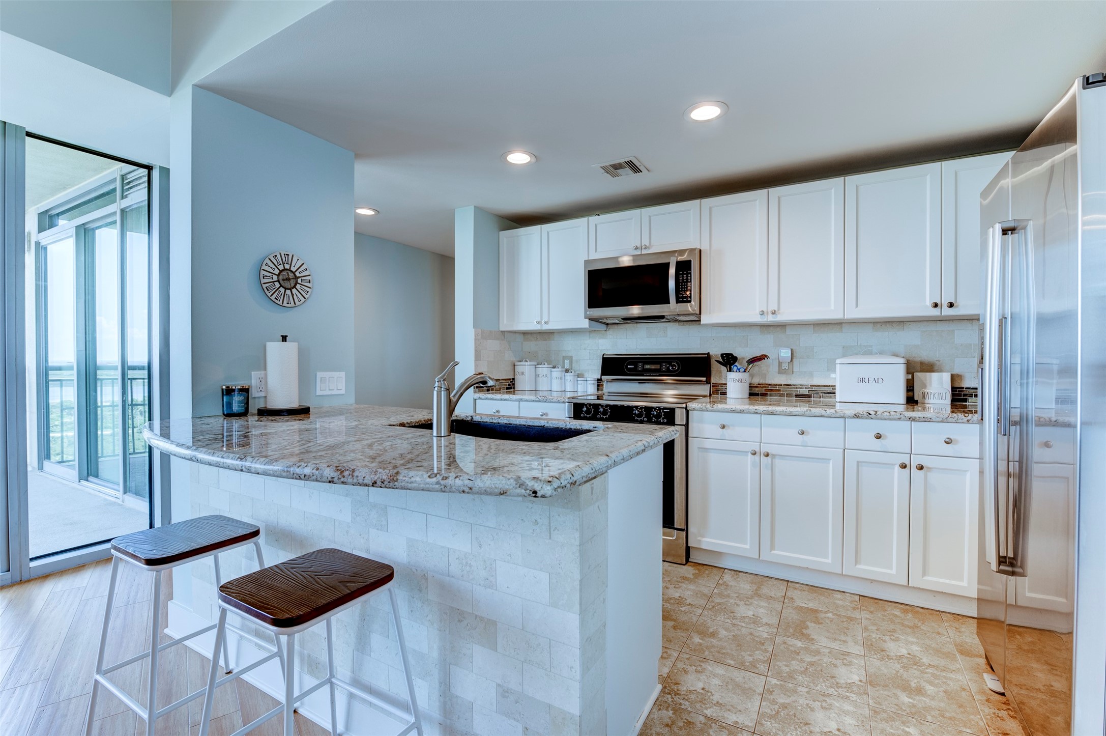 801 E Beach Drive Bc0810 Property Photo 5