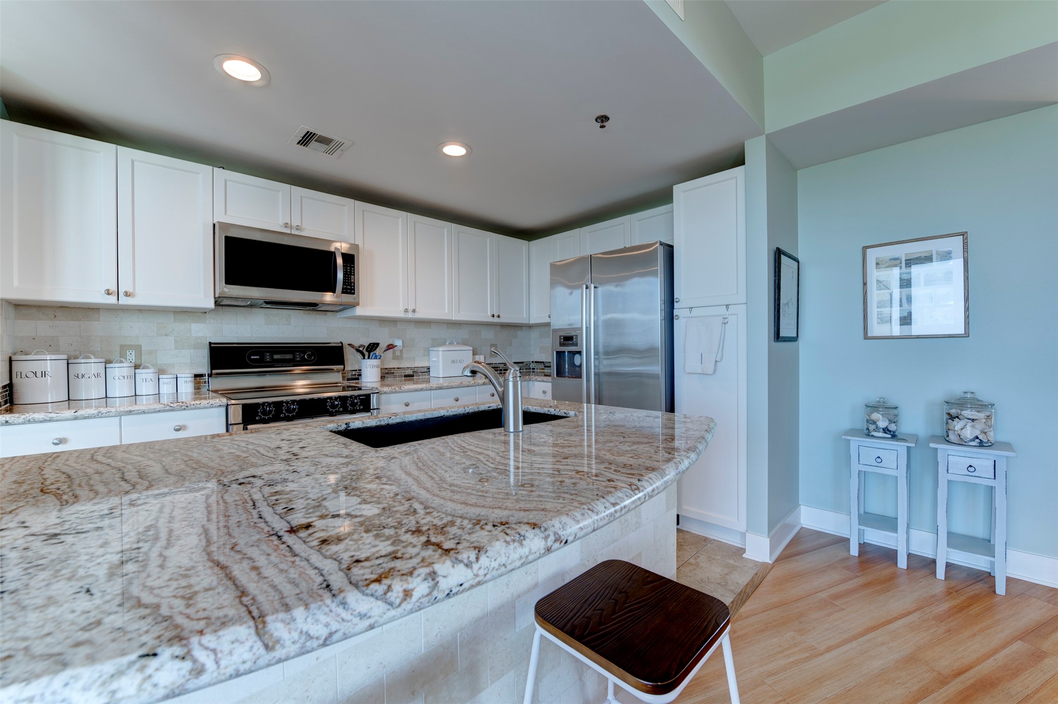 801 E Beach Drive Bc0810 Property Photo 6