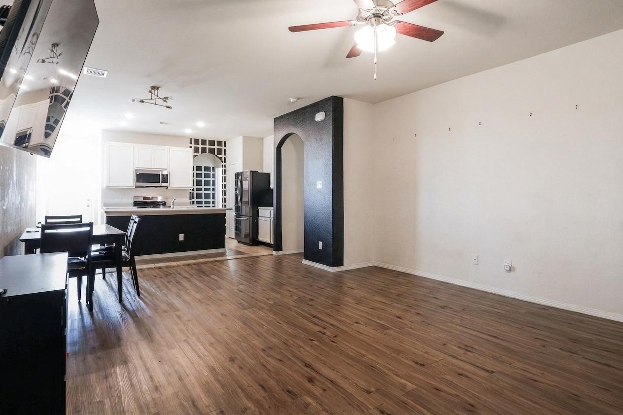 10010 Yanet Grove Lane Property Photo 6