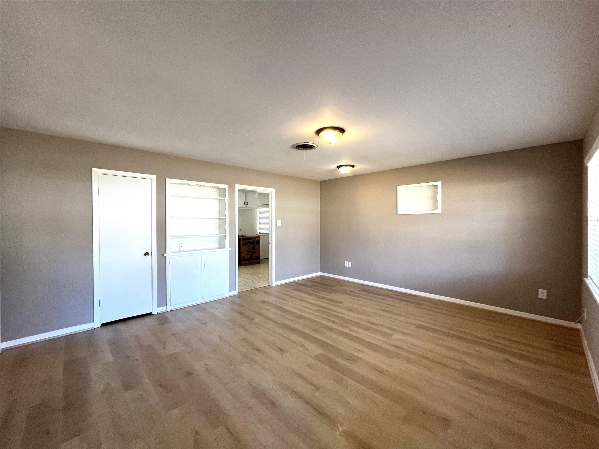 1001 Cowan Avenue Property Photo 4