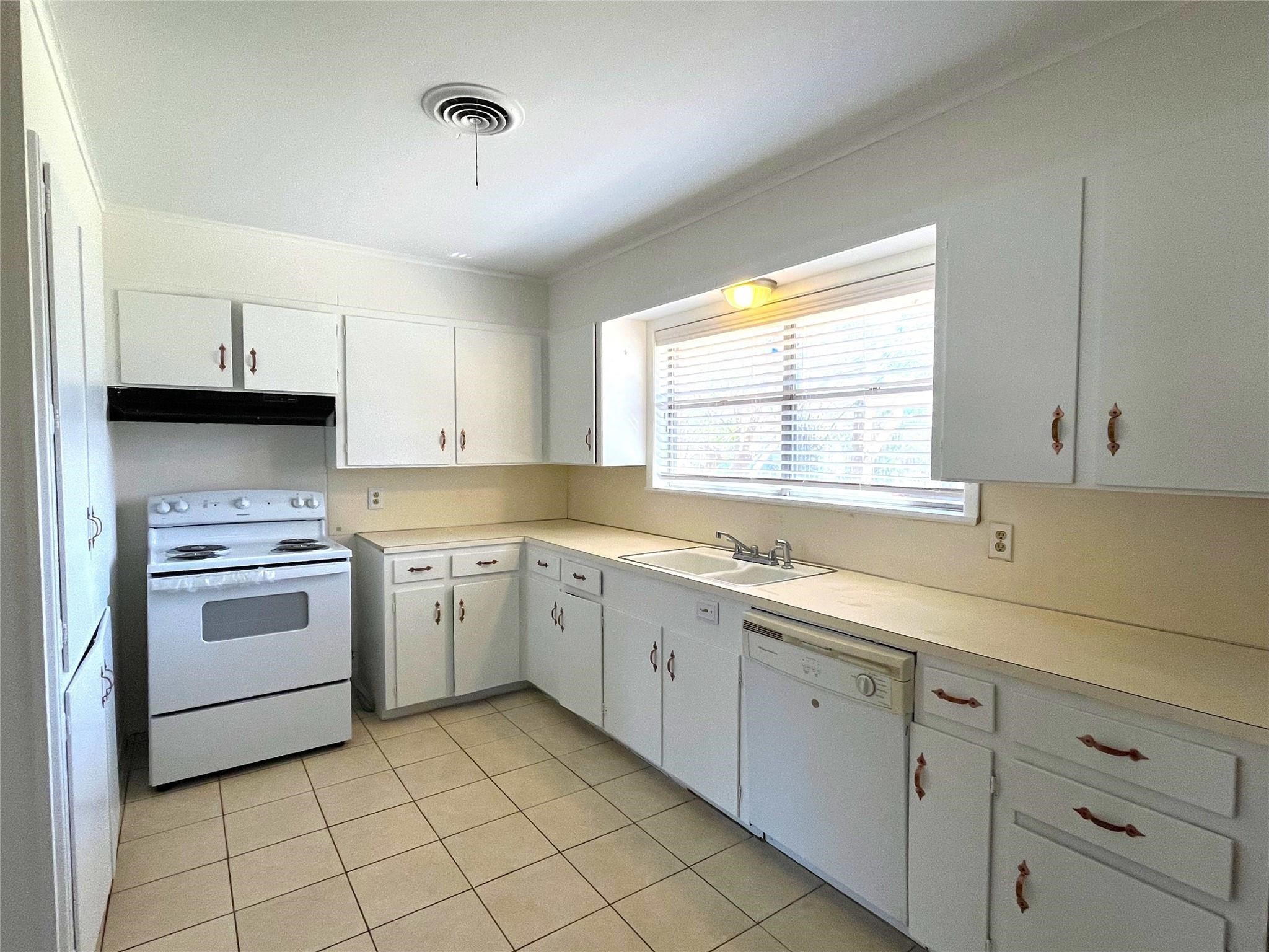 1001 Cowan Avenue Property Photo 8