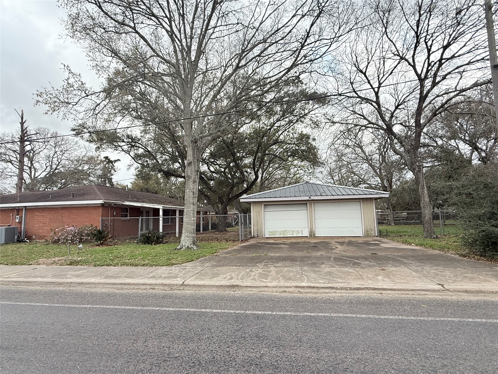 4100 Mockingbird Lane Property Photo 3