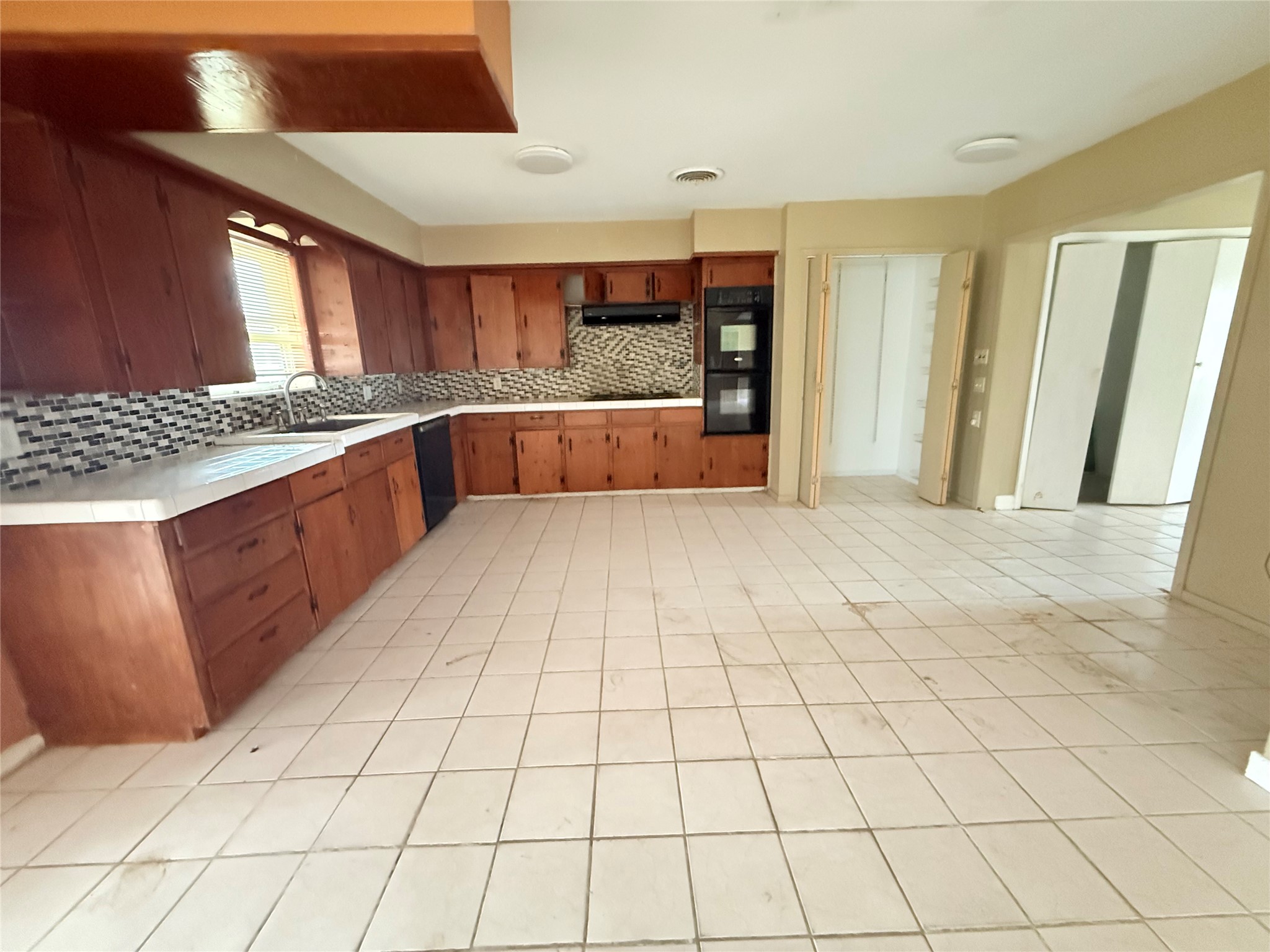 4100 Mockingbird Lane Property Photo 4