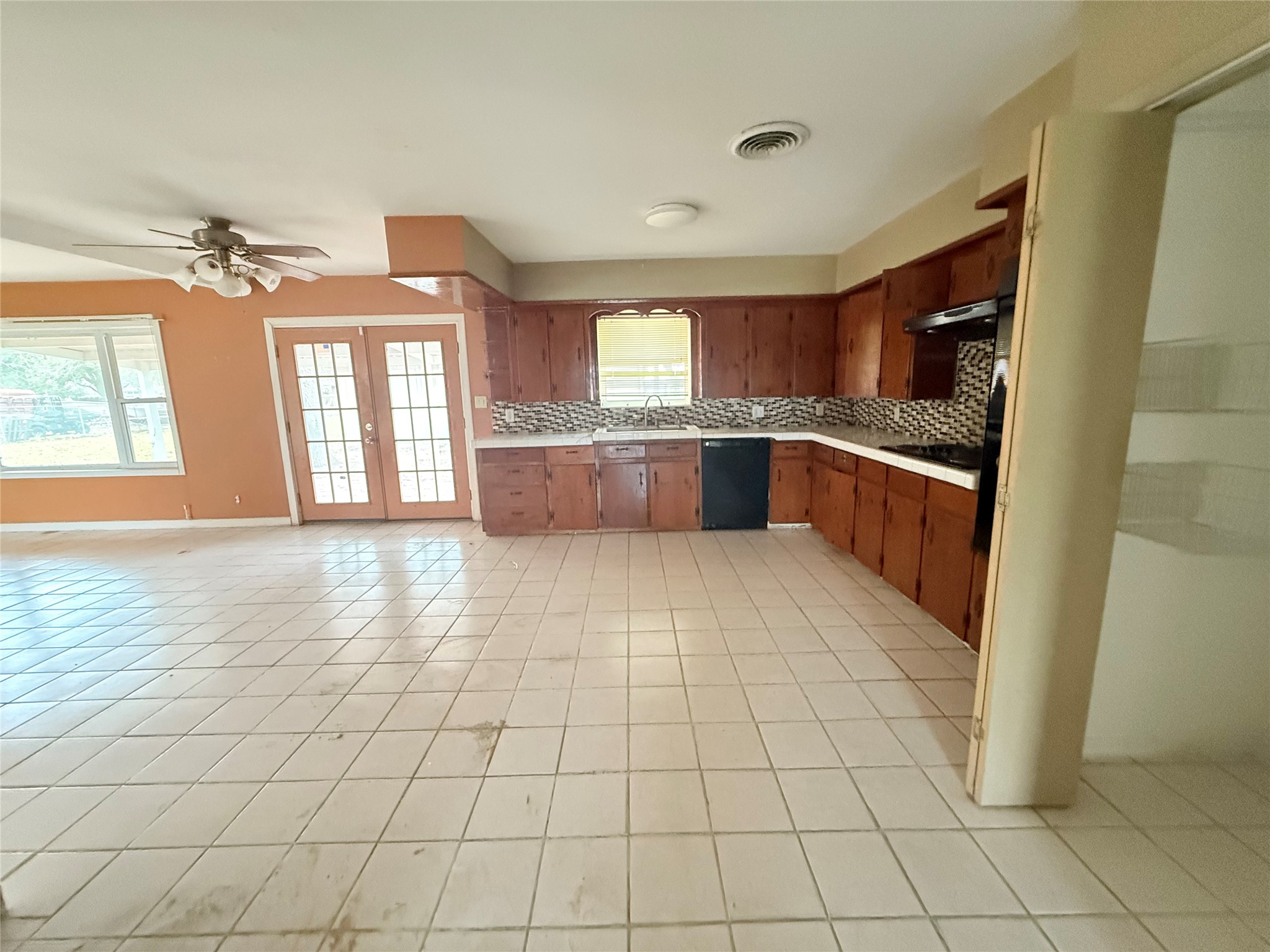 4100 Mockingbird Lane Property Photo 5