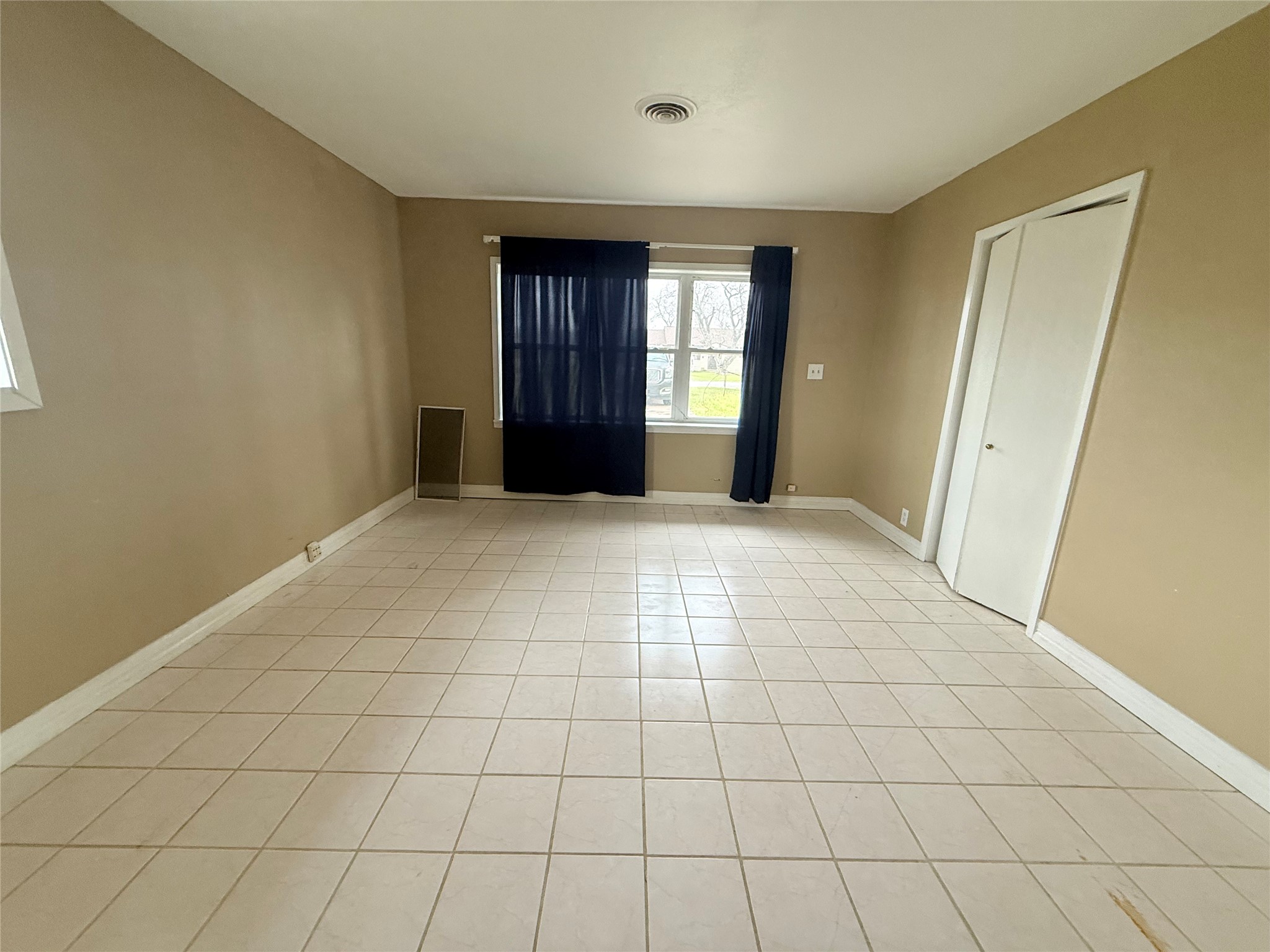 4100 Mockingbird Lane Property Photo 6