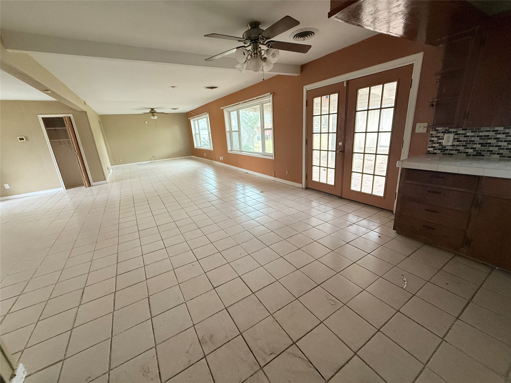 4100 Mockingbird Lane Property Photo 7