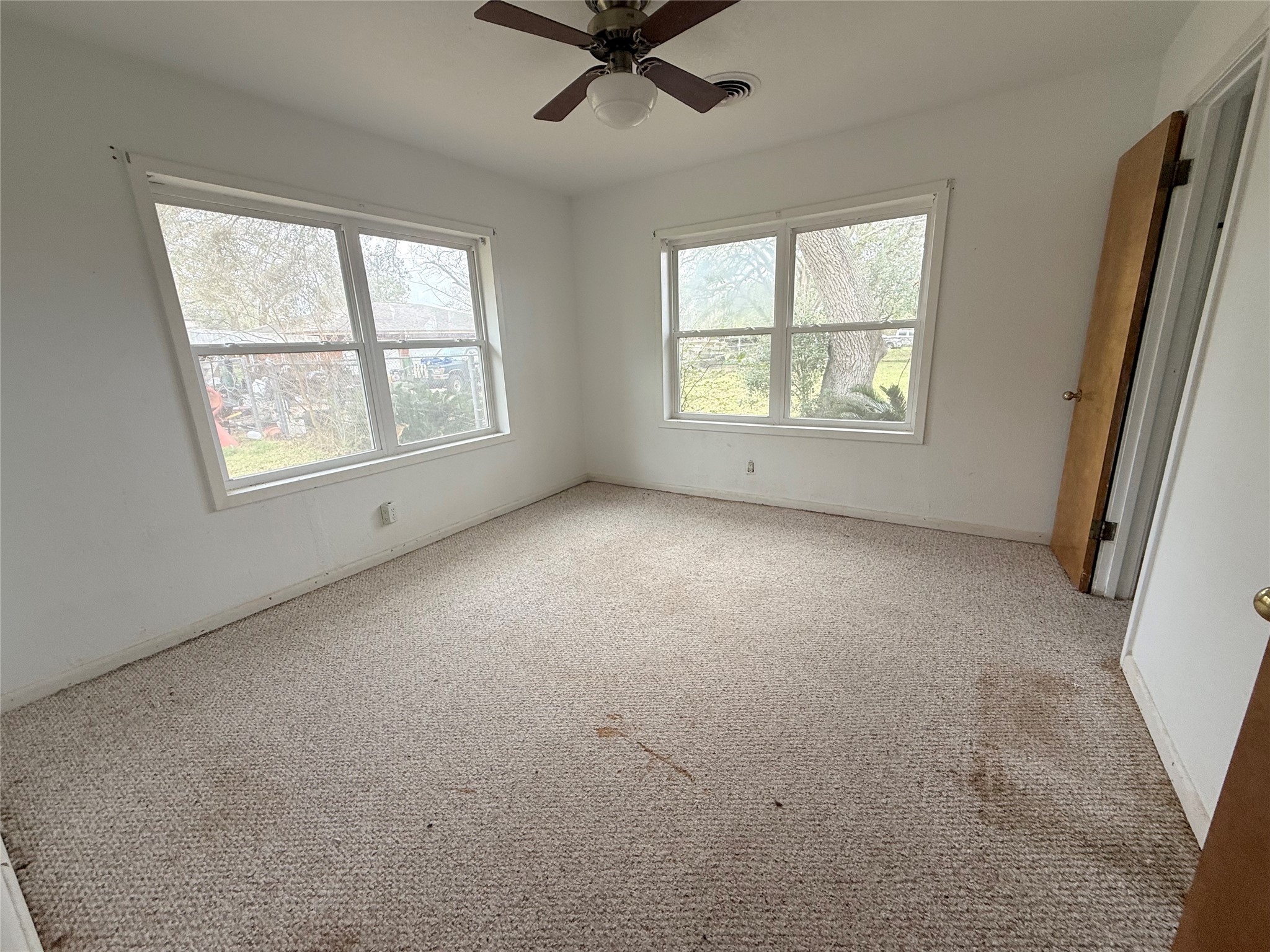 4100 Mockingbird Lane Property Photo 10