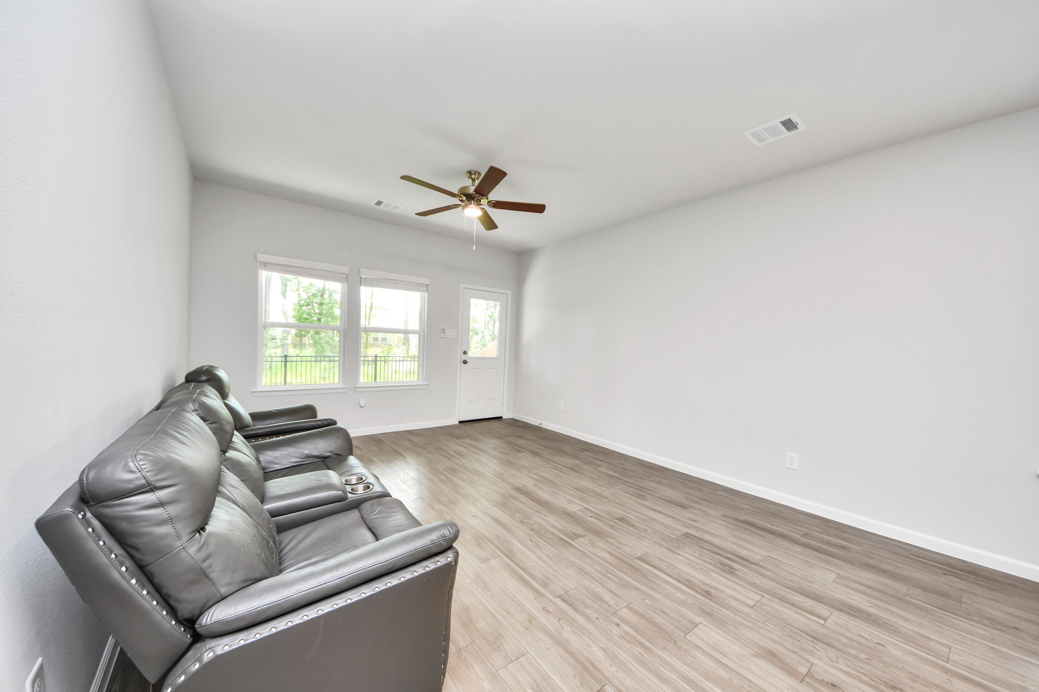 68 Valiant Ridge Trail Property Photo 6