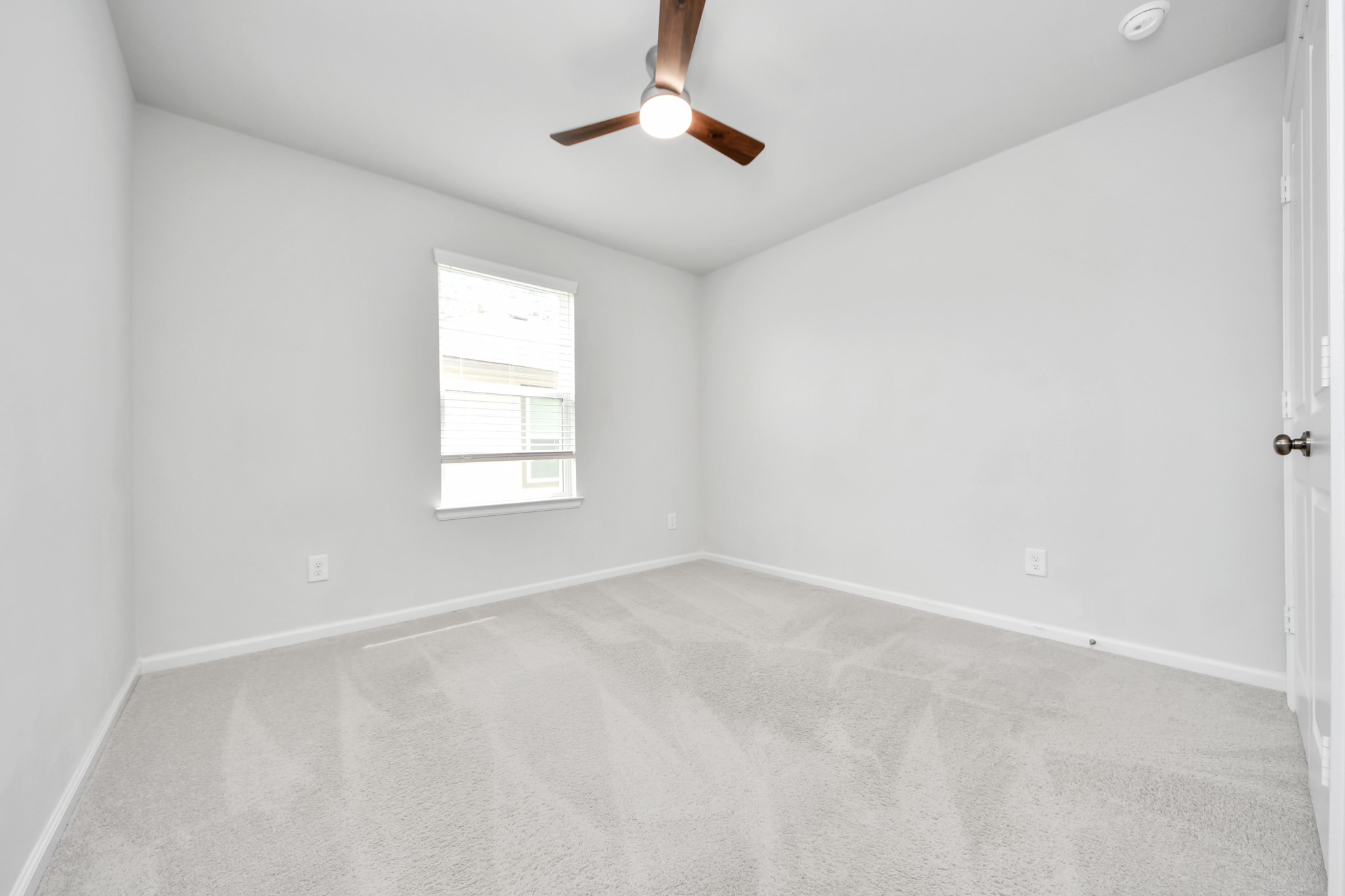 68 Valiant Ridge Trail Property Photo 28