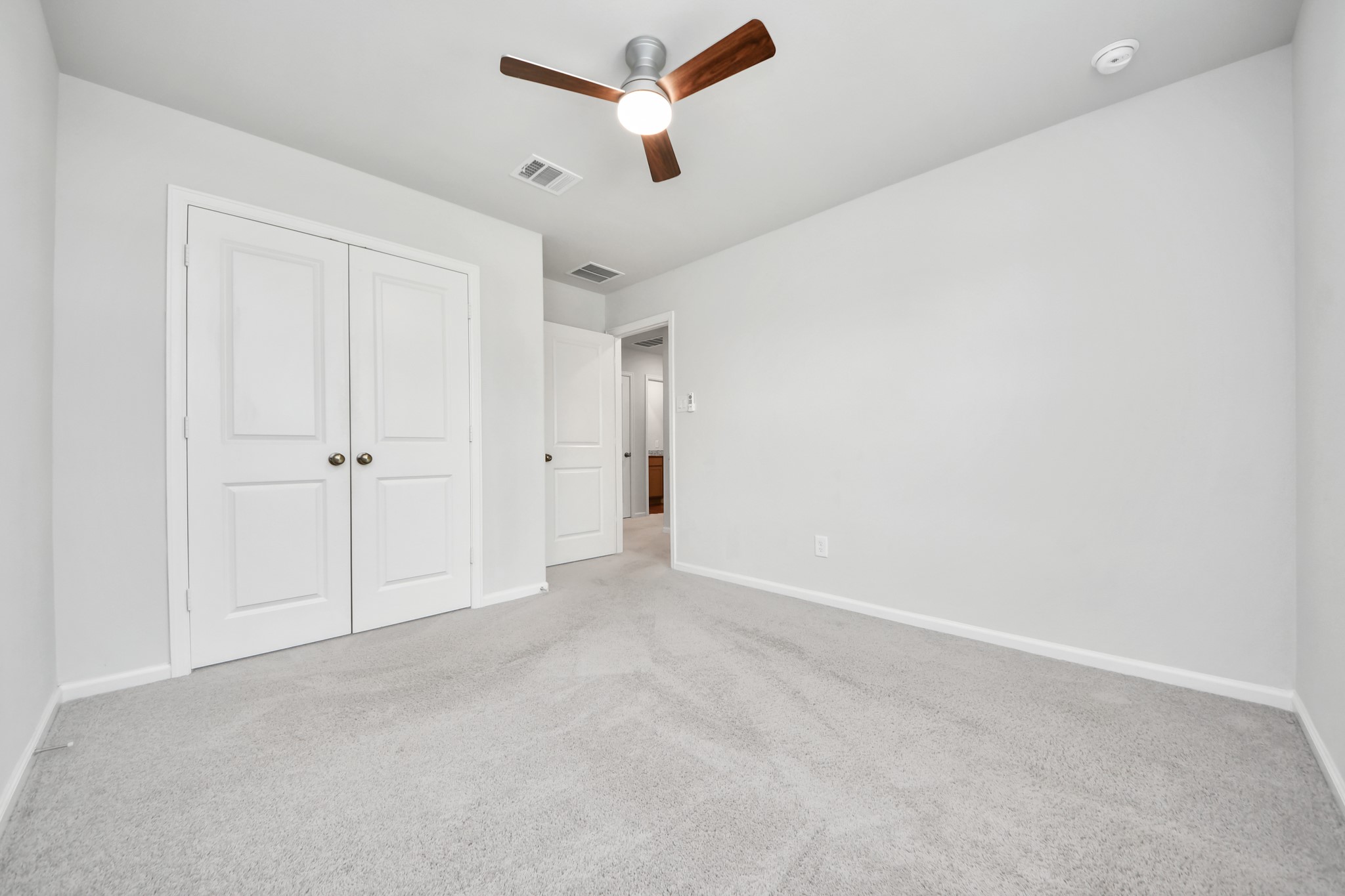 68 Valiant Ridge Trail Property Photo 32