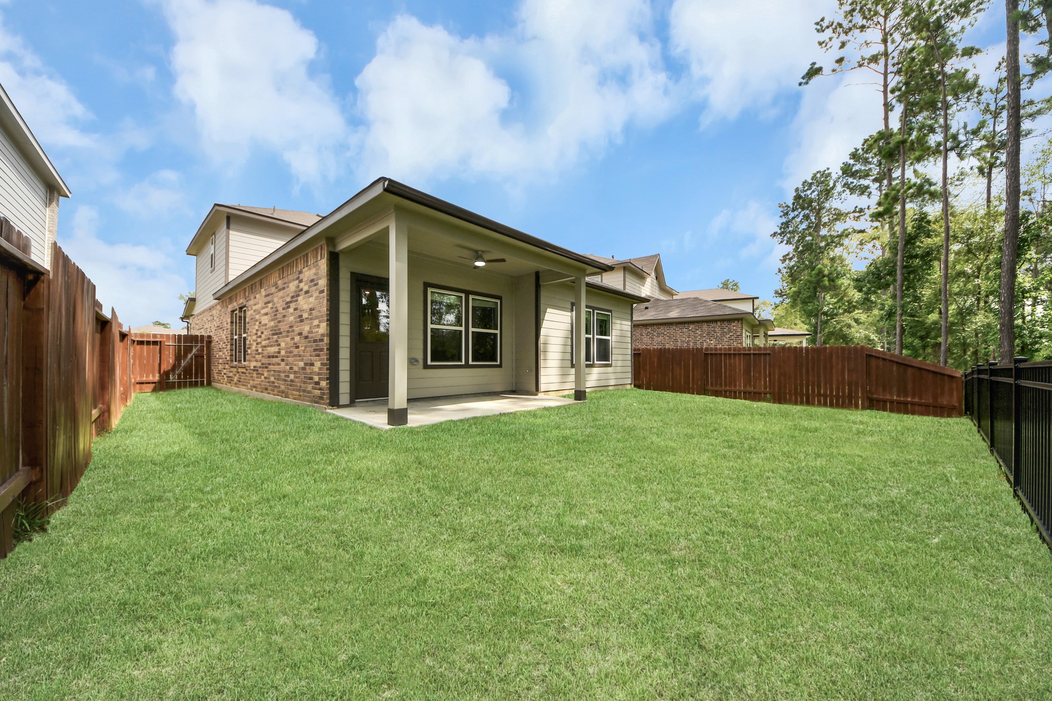 68 Valiant Ridge Trail Property Photo 35