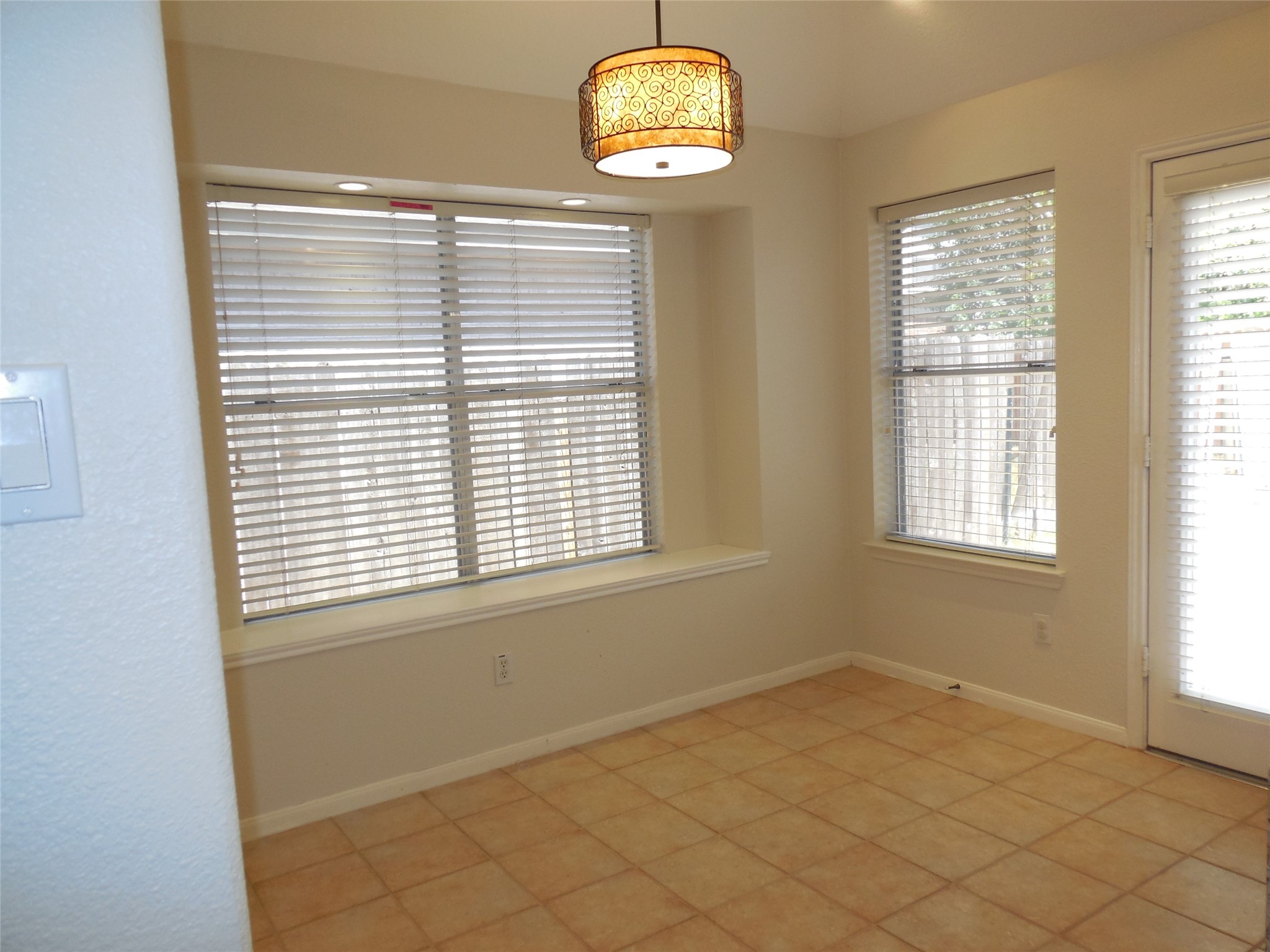 10523 N Newpark Drive Property Photo 6